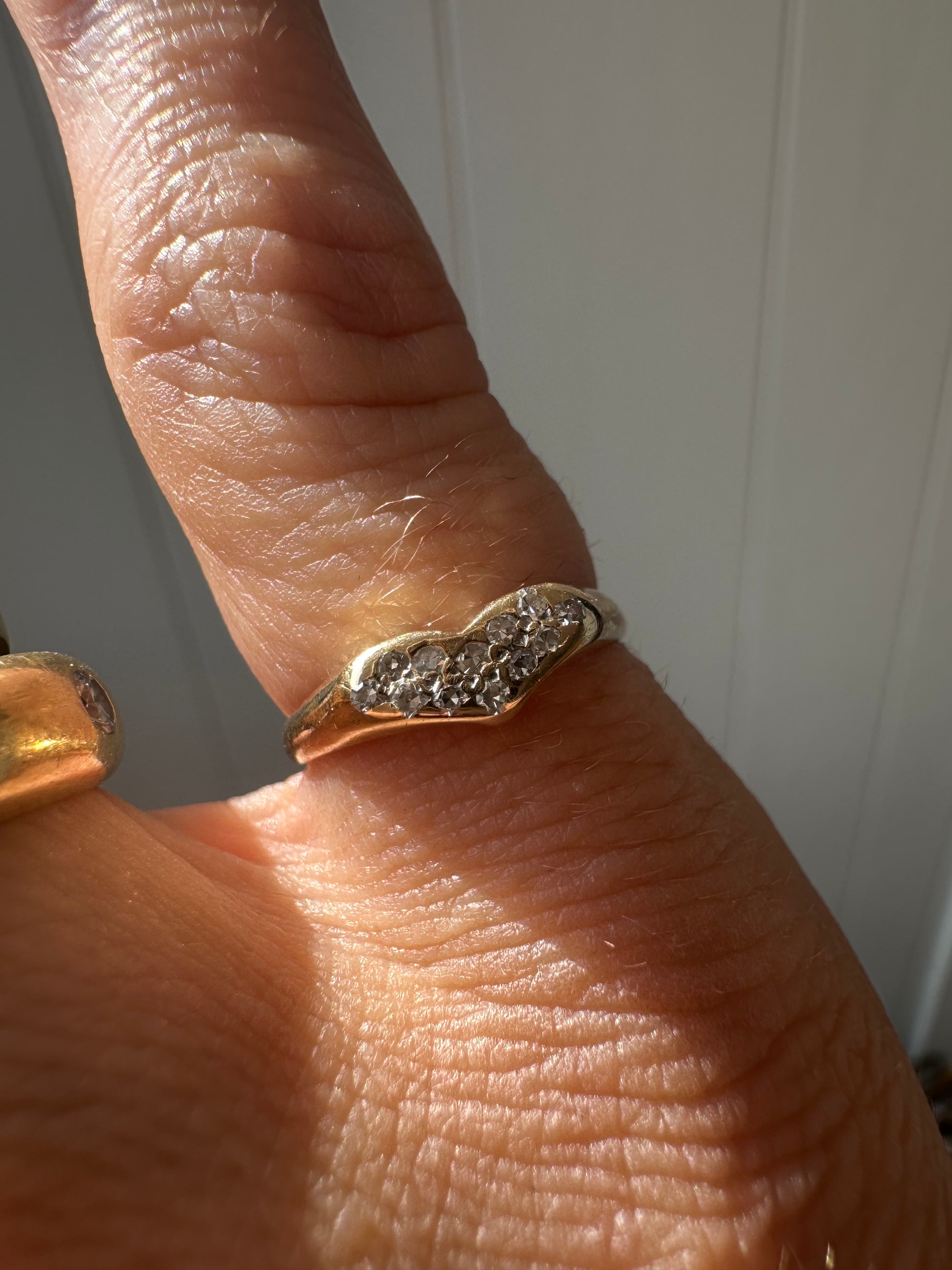 diamond V band