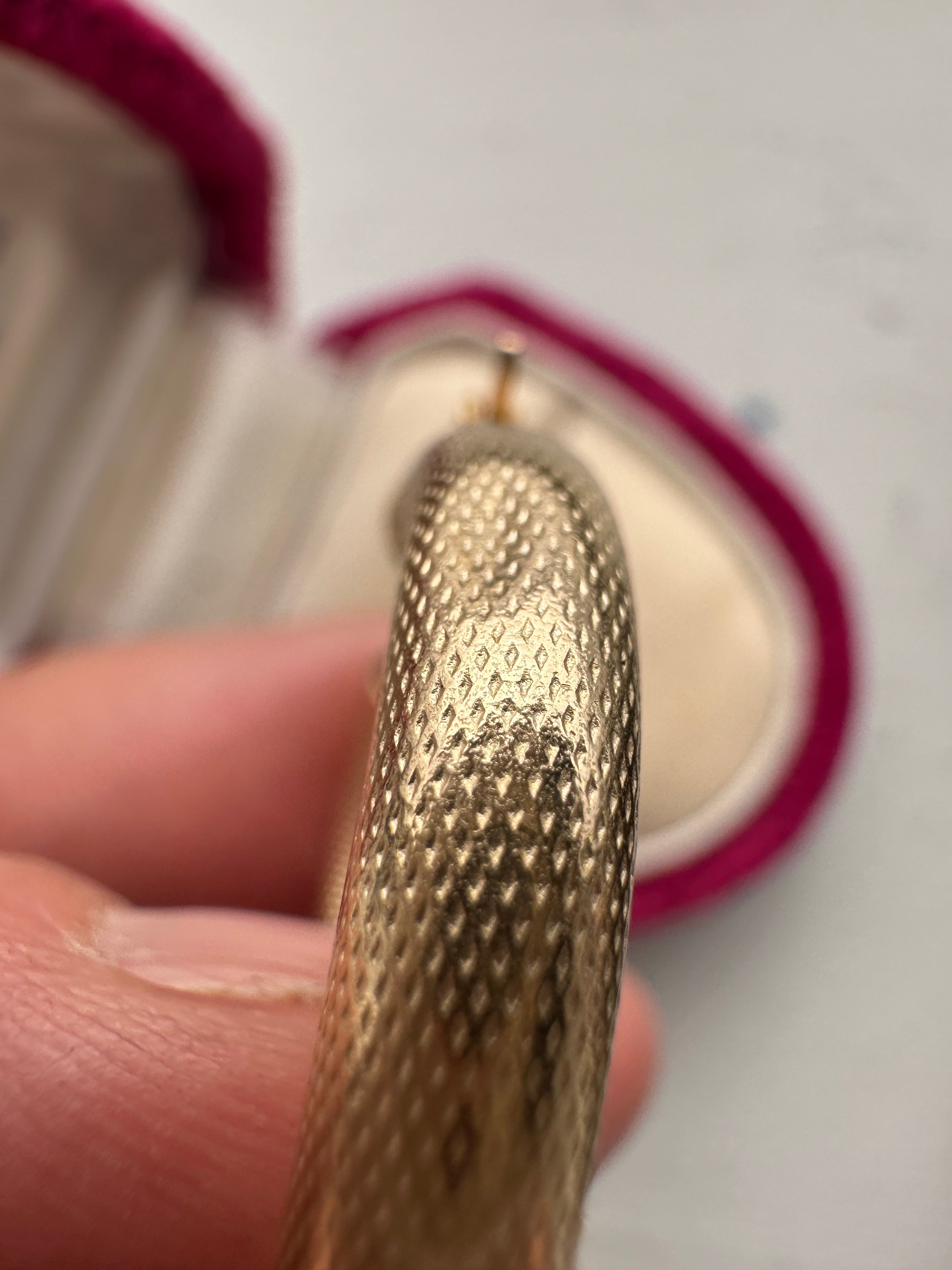 knurled texture tube hoops