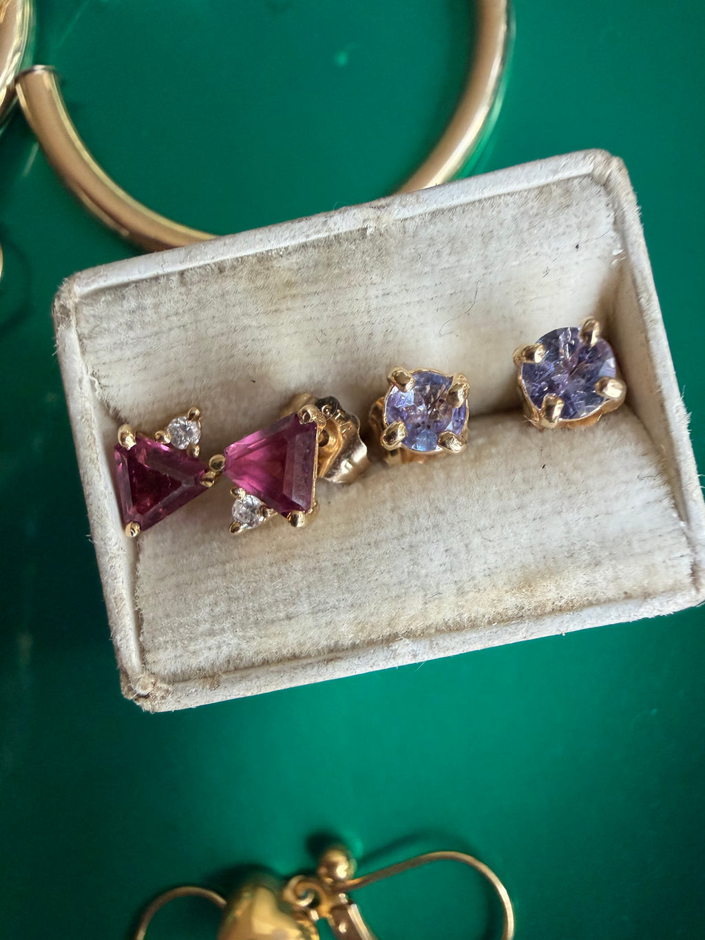 lilac tanzanite and yellow gold stud