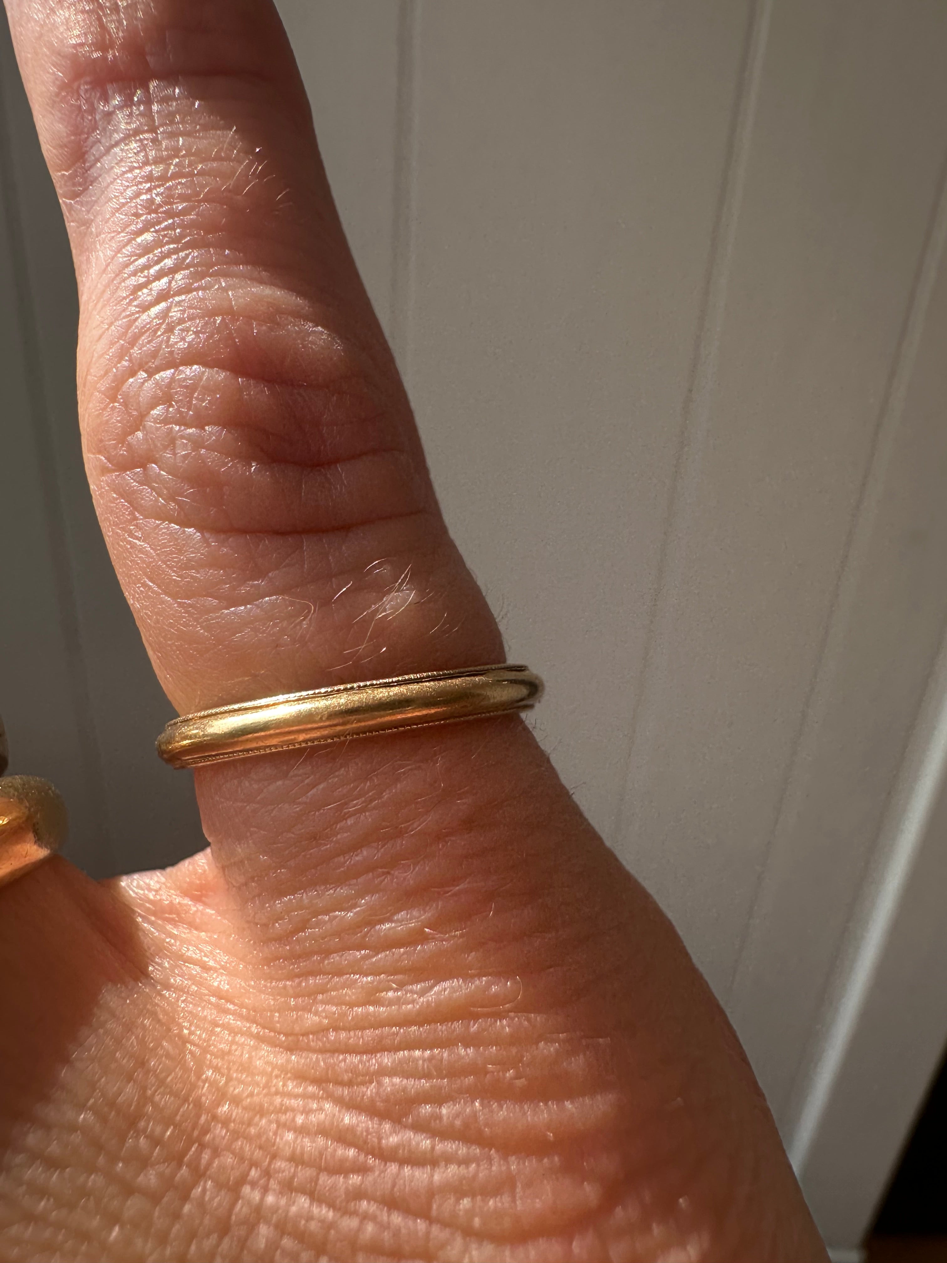 18k gold 1935 wedding band