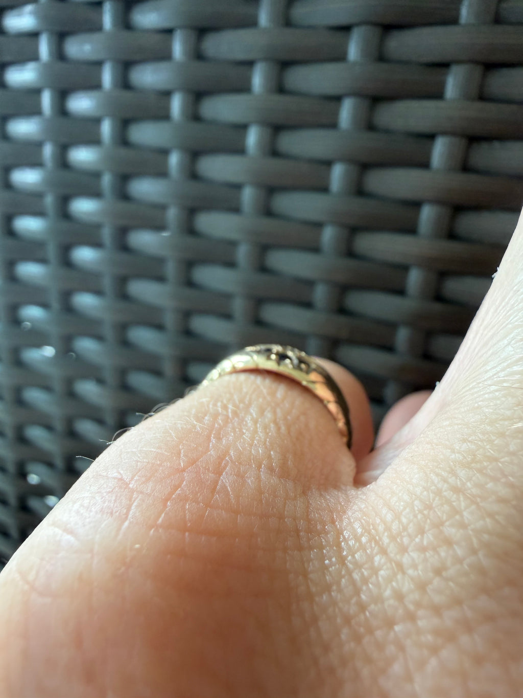 9k sapphire leaf band