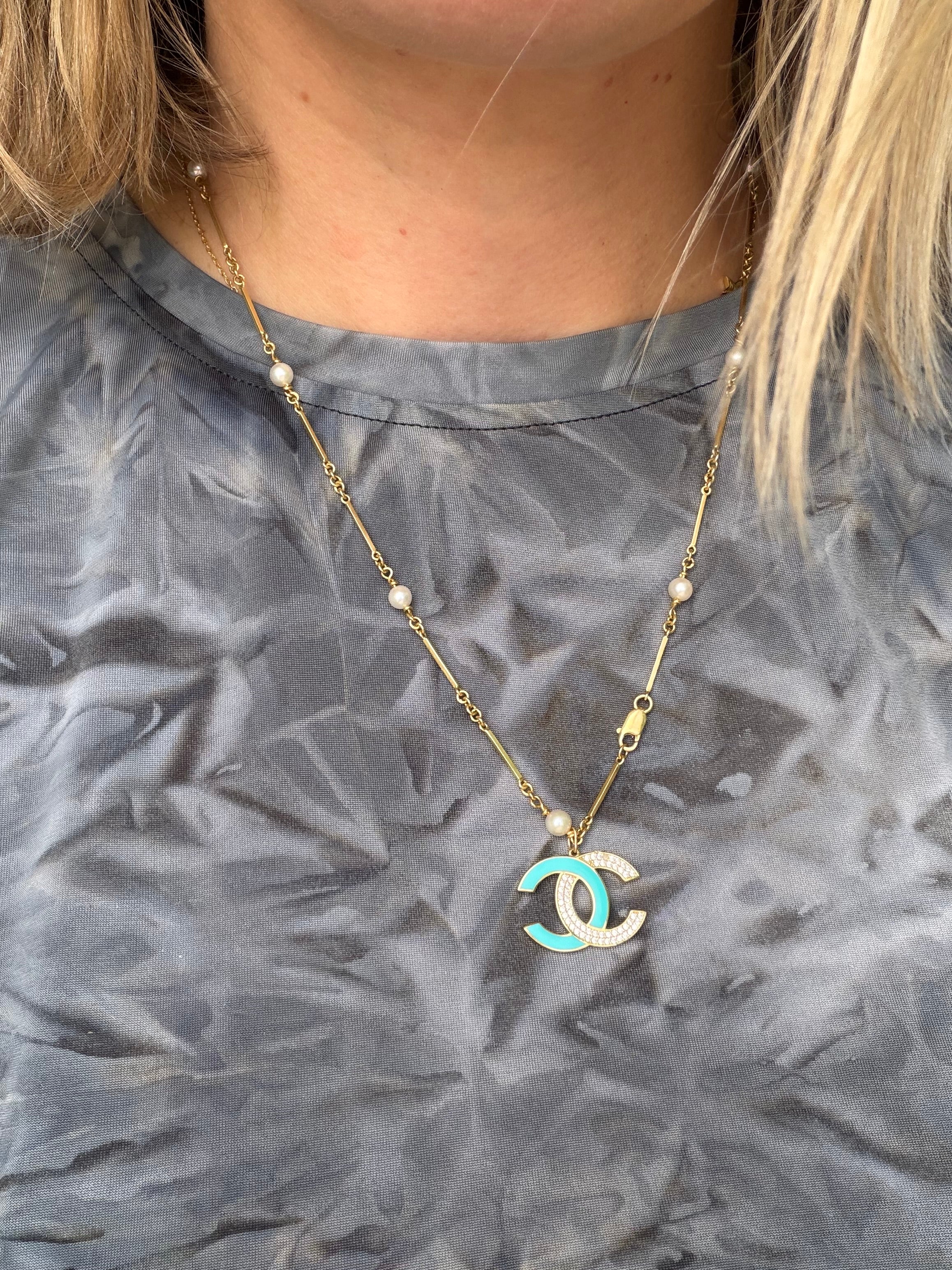 pearl and 18k gold station chain