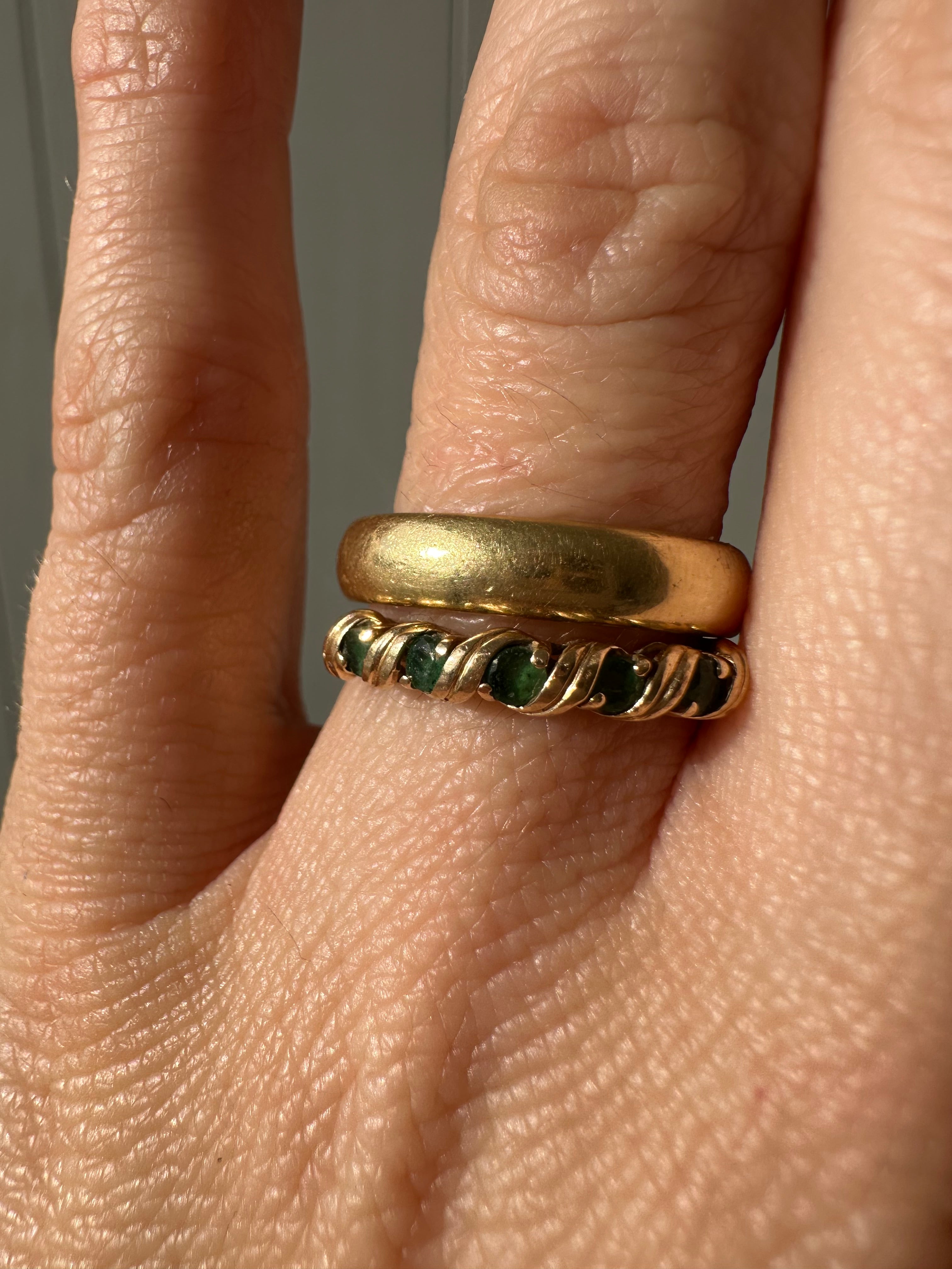 emerald and gold wave band