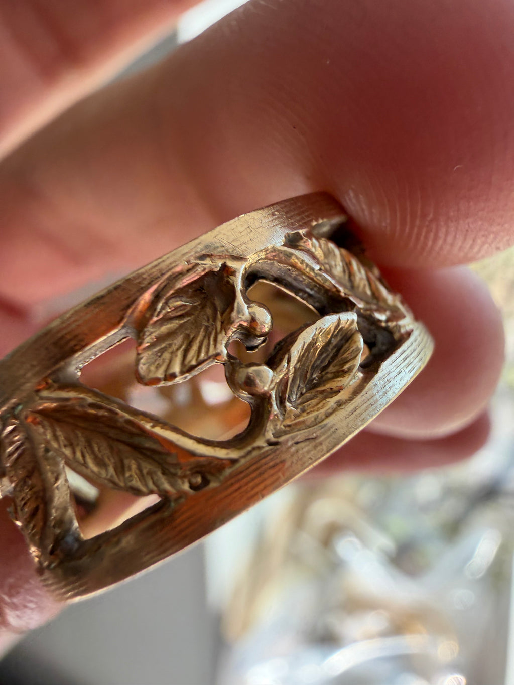 leaf carved band