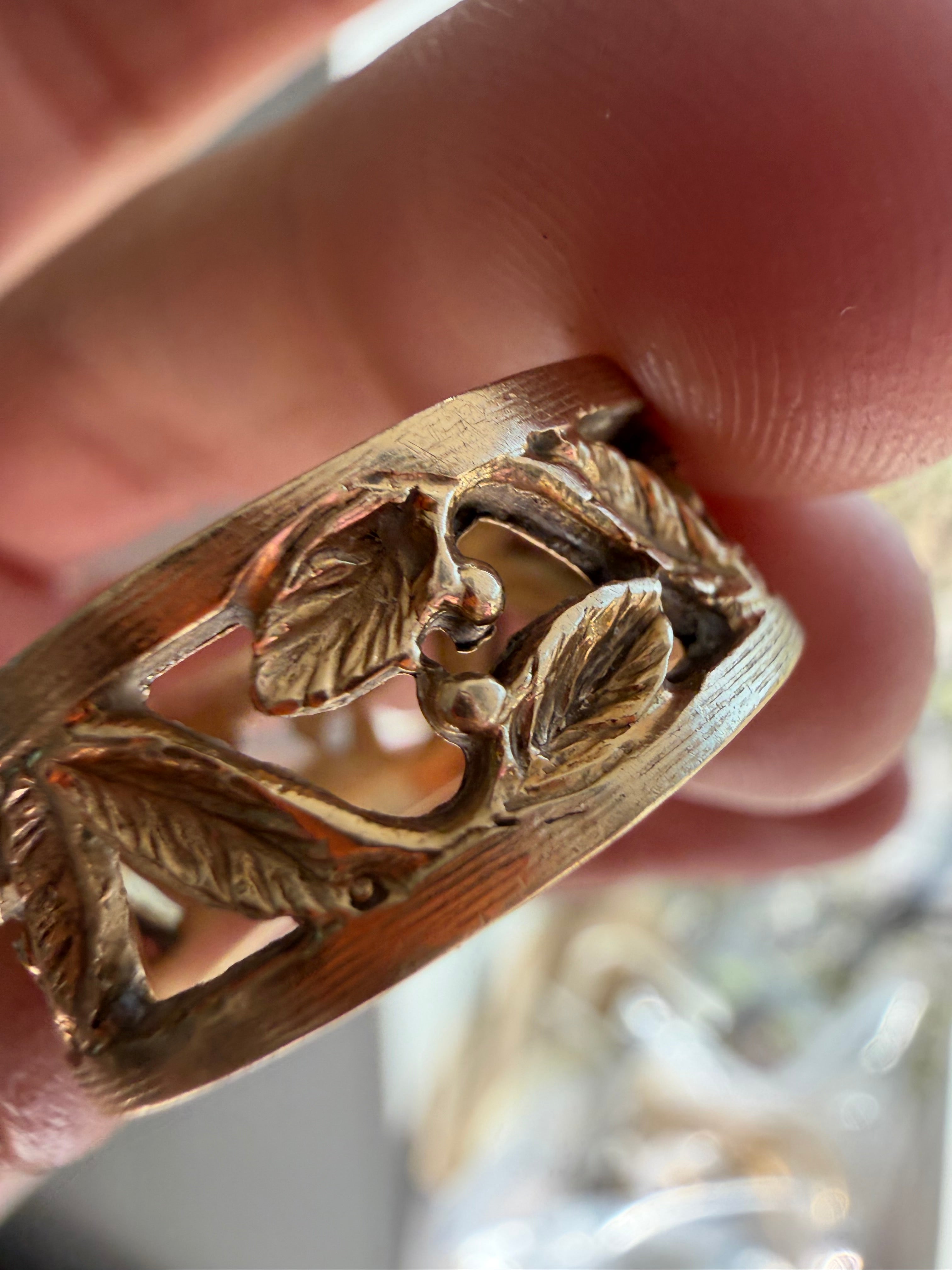 leaf carved band