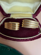 ribbed J hoop with omega backs
