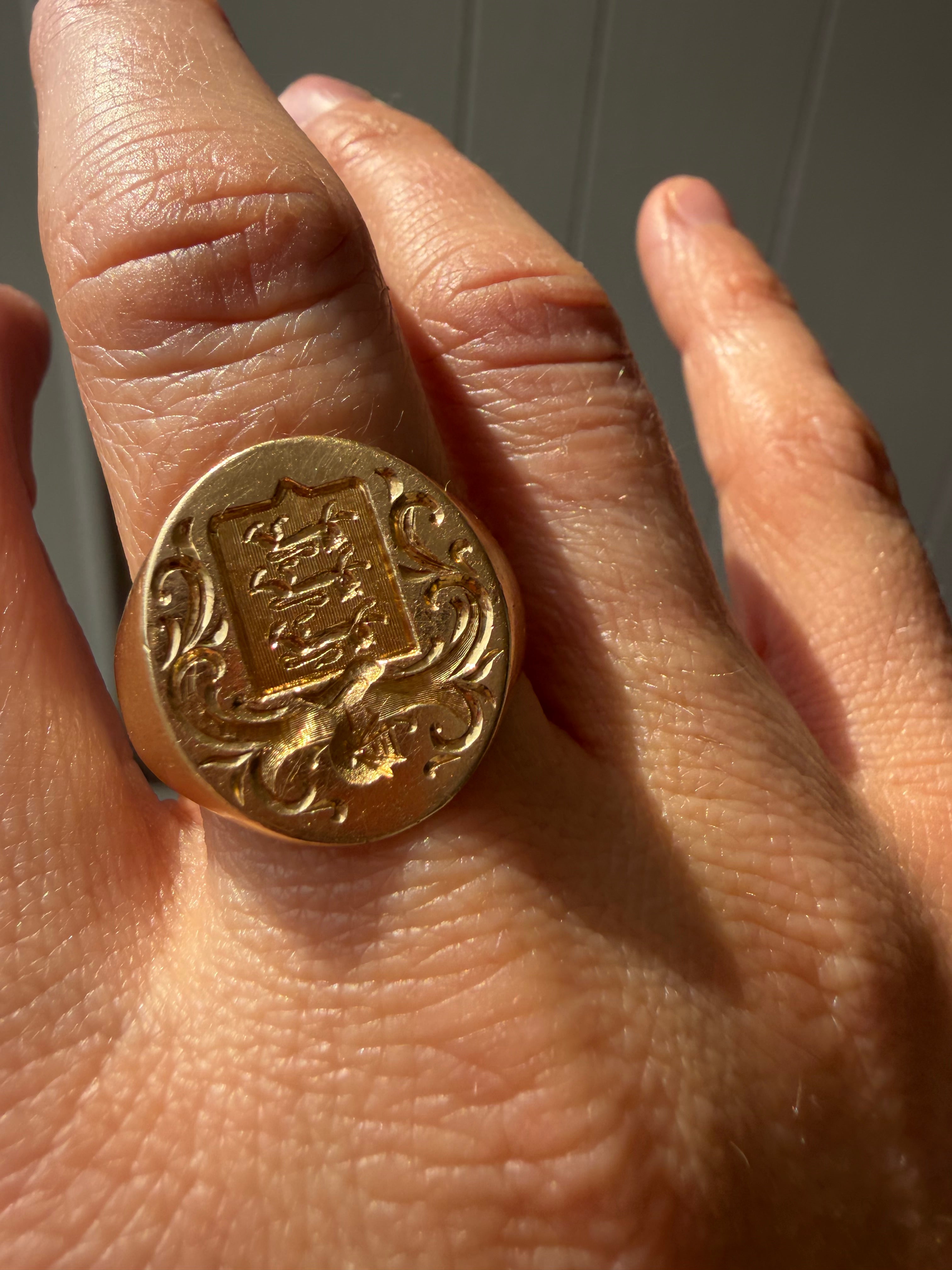 magnificent family crest signet