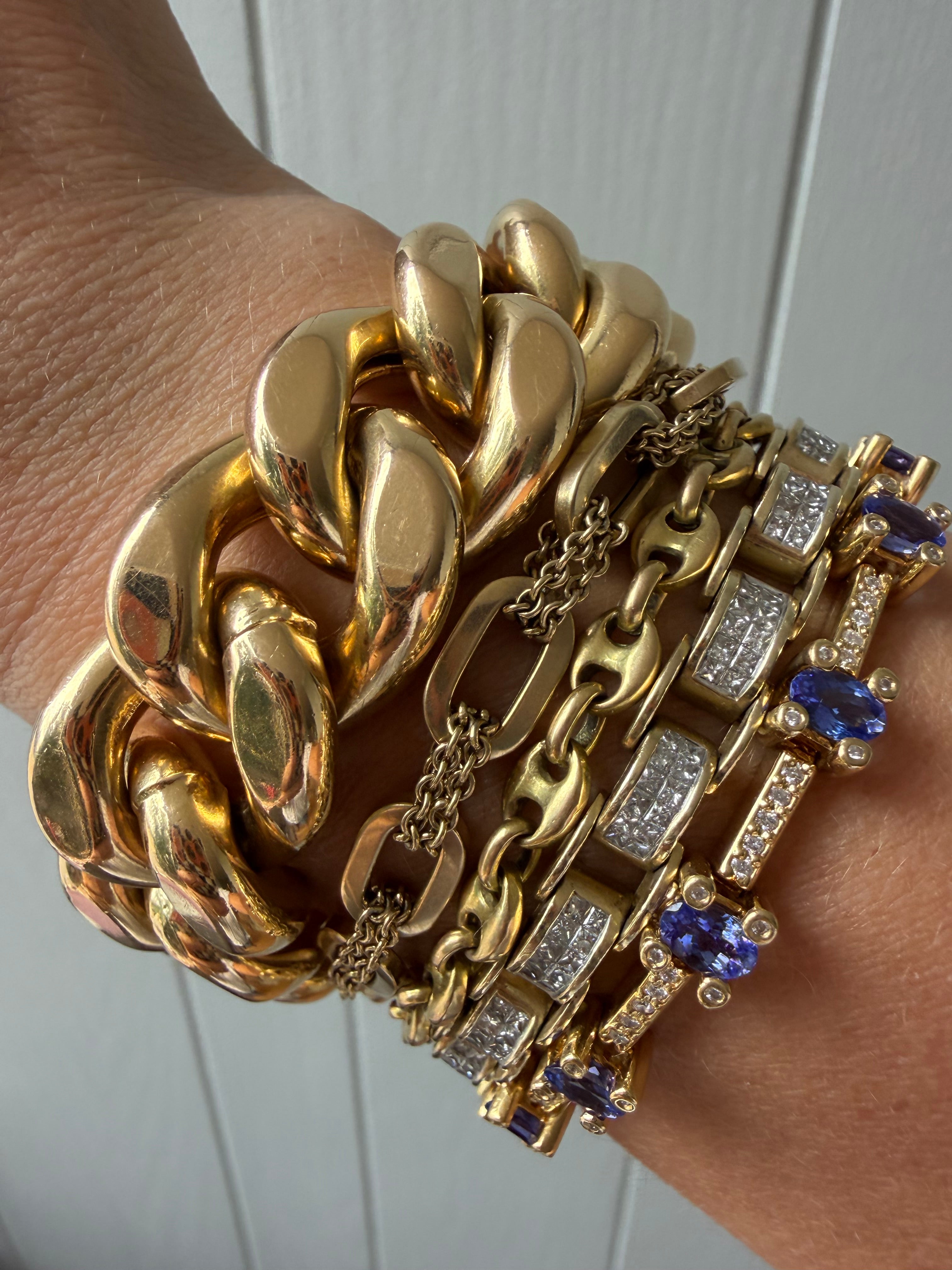 GOAT 18k gold curb