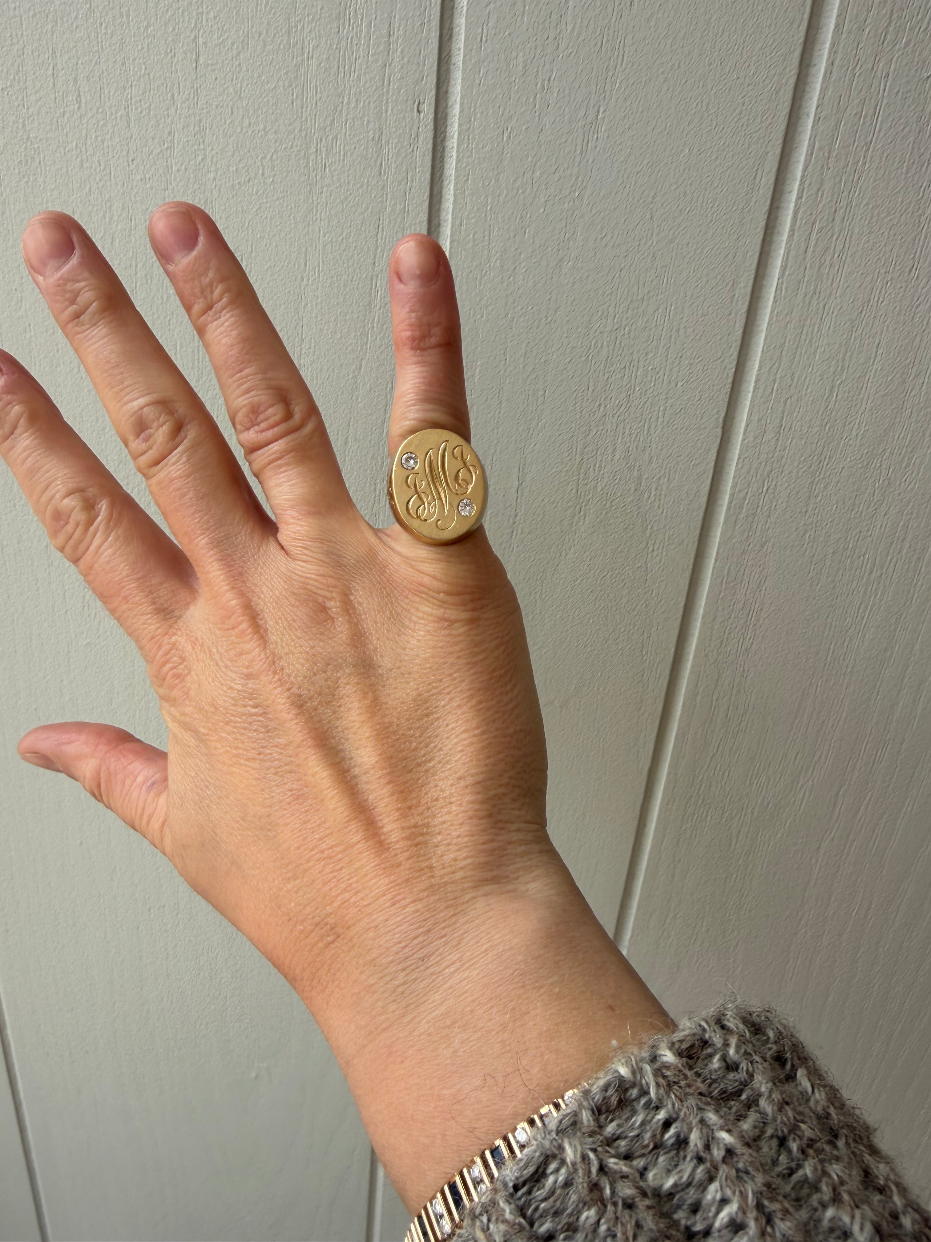 MAJOR monogrammed signet ring