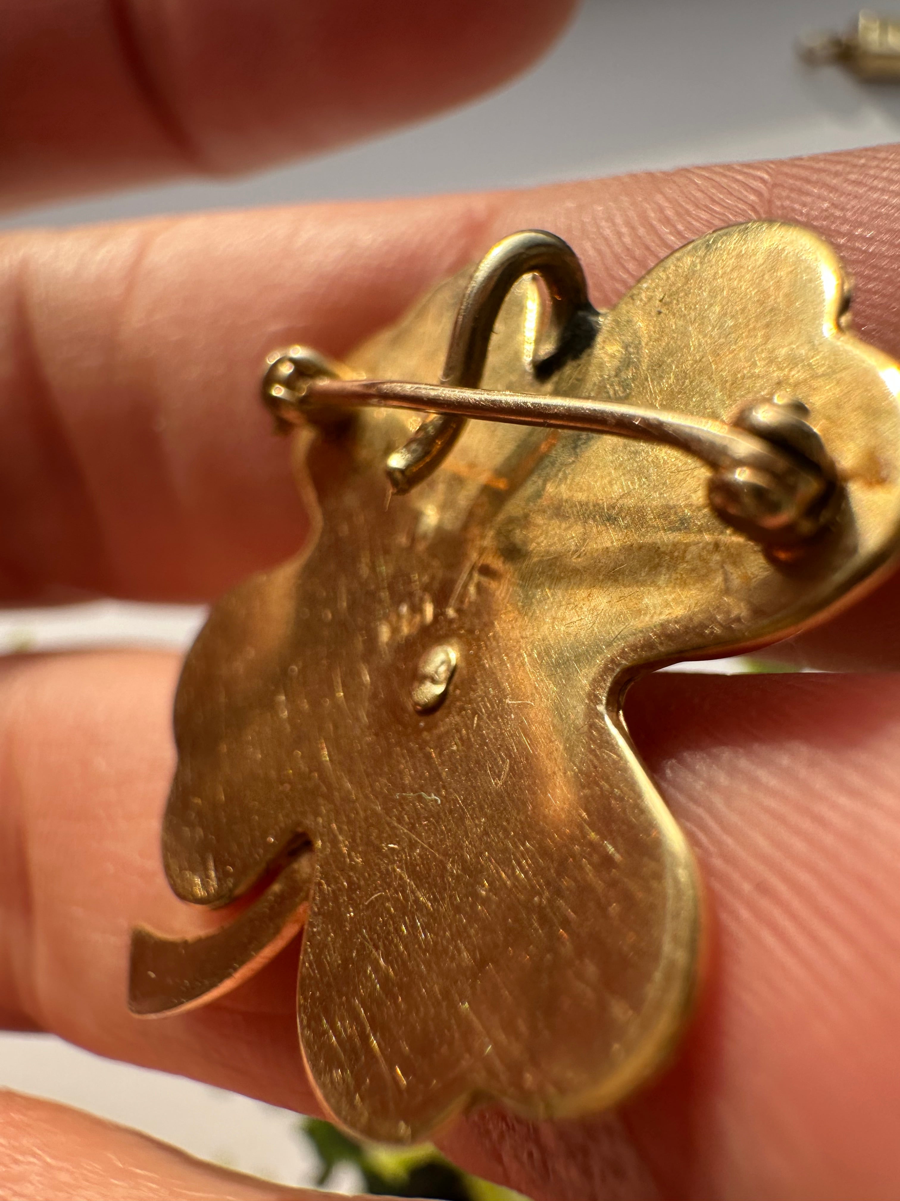 vintage 4 leaf clover with diamond center