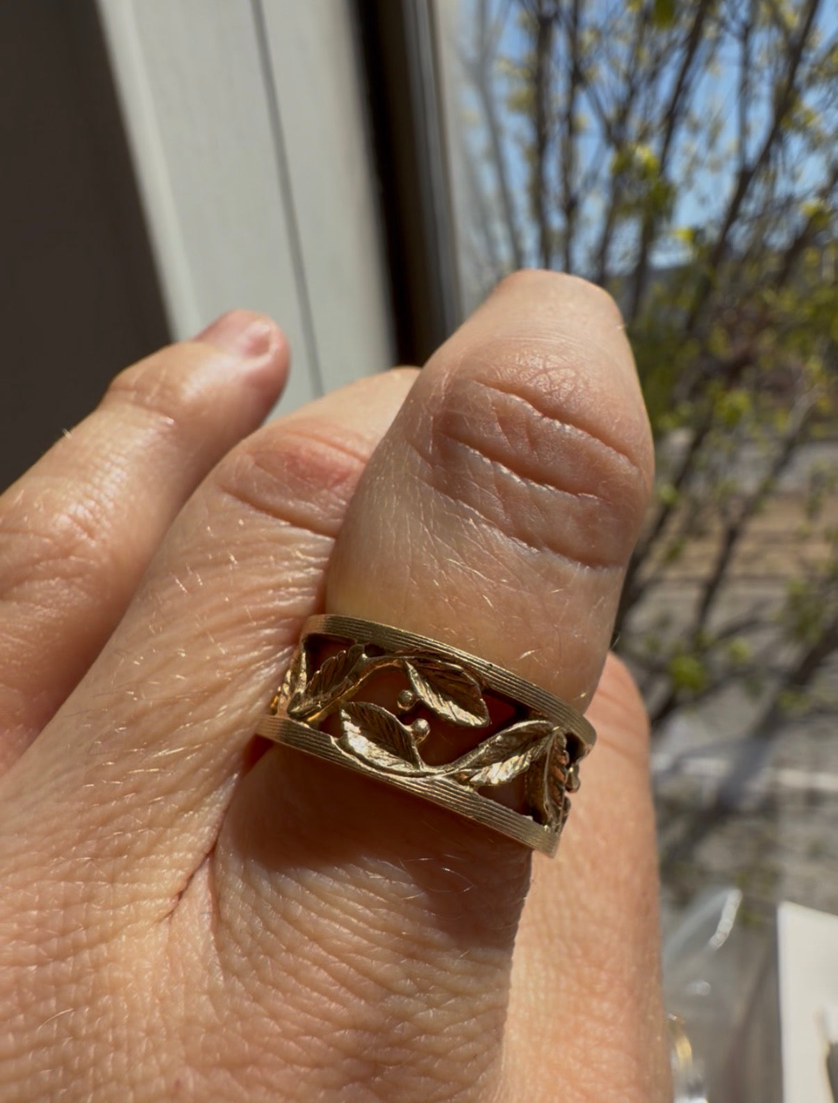 leaf carved band