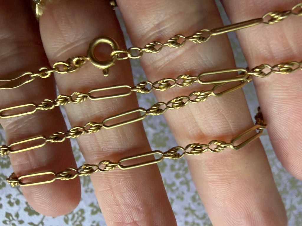 17.5" knot and open bar link chain 18k gold