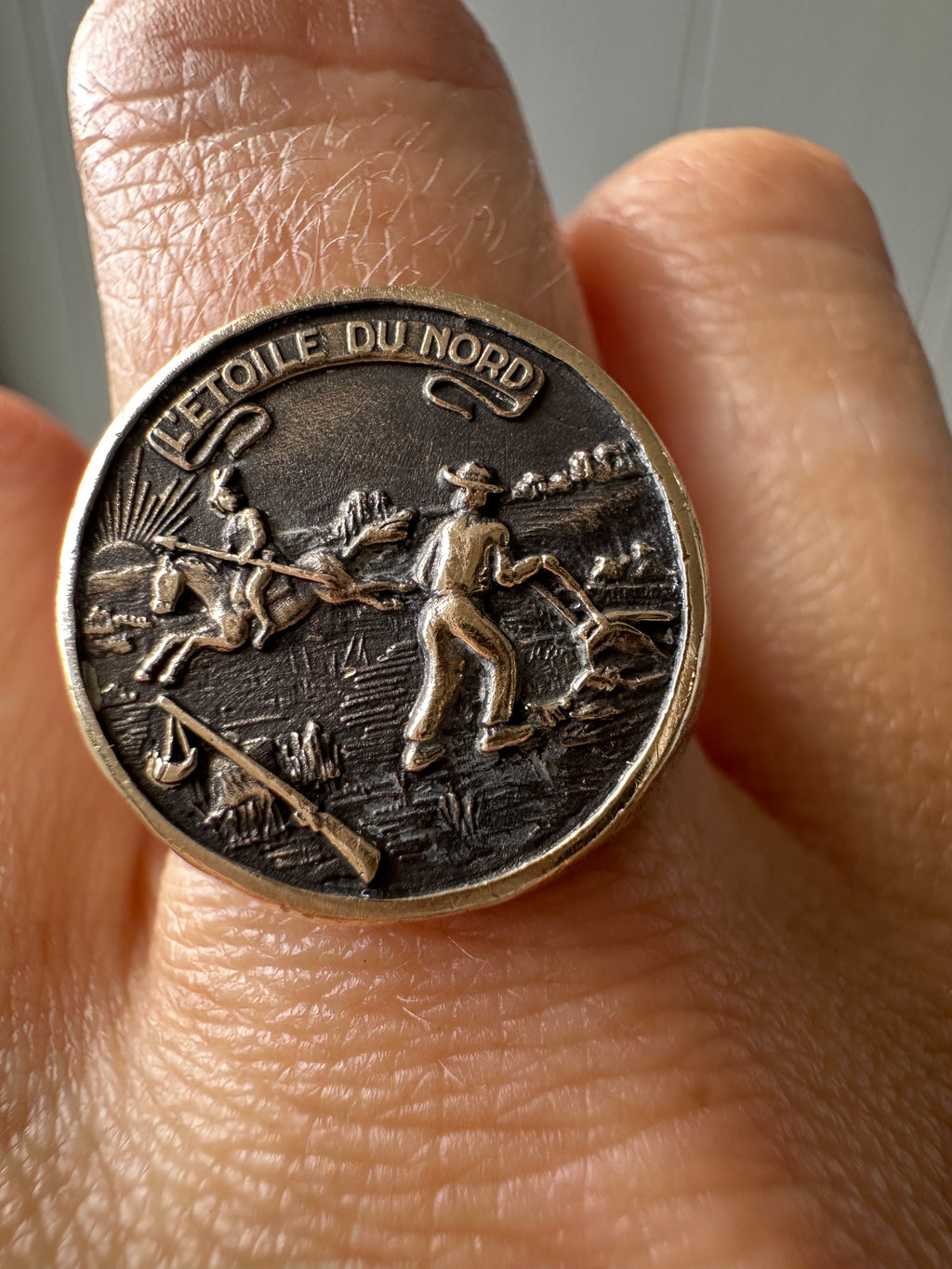 L'Étoile du Nord signet ring
