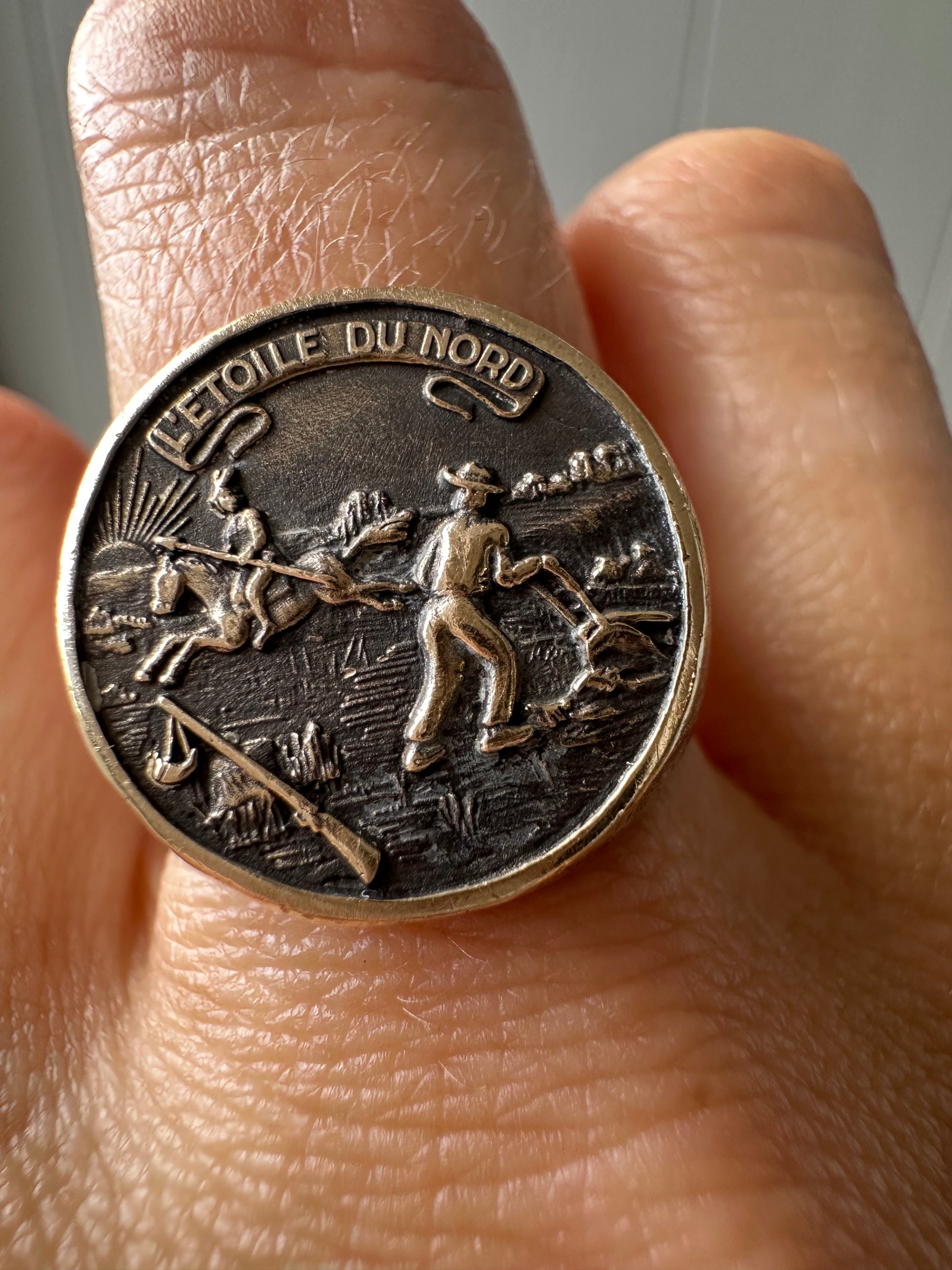 L'Étoile du Nord signet ring