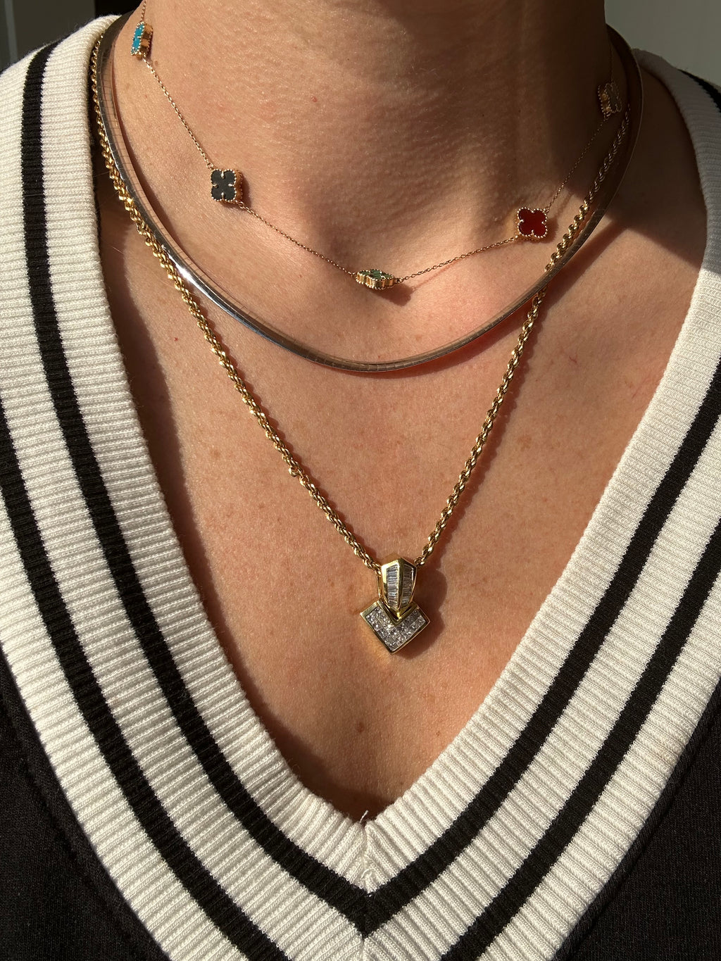 diamond and 18k yellow gold arrow pendant