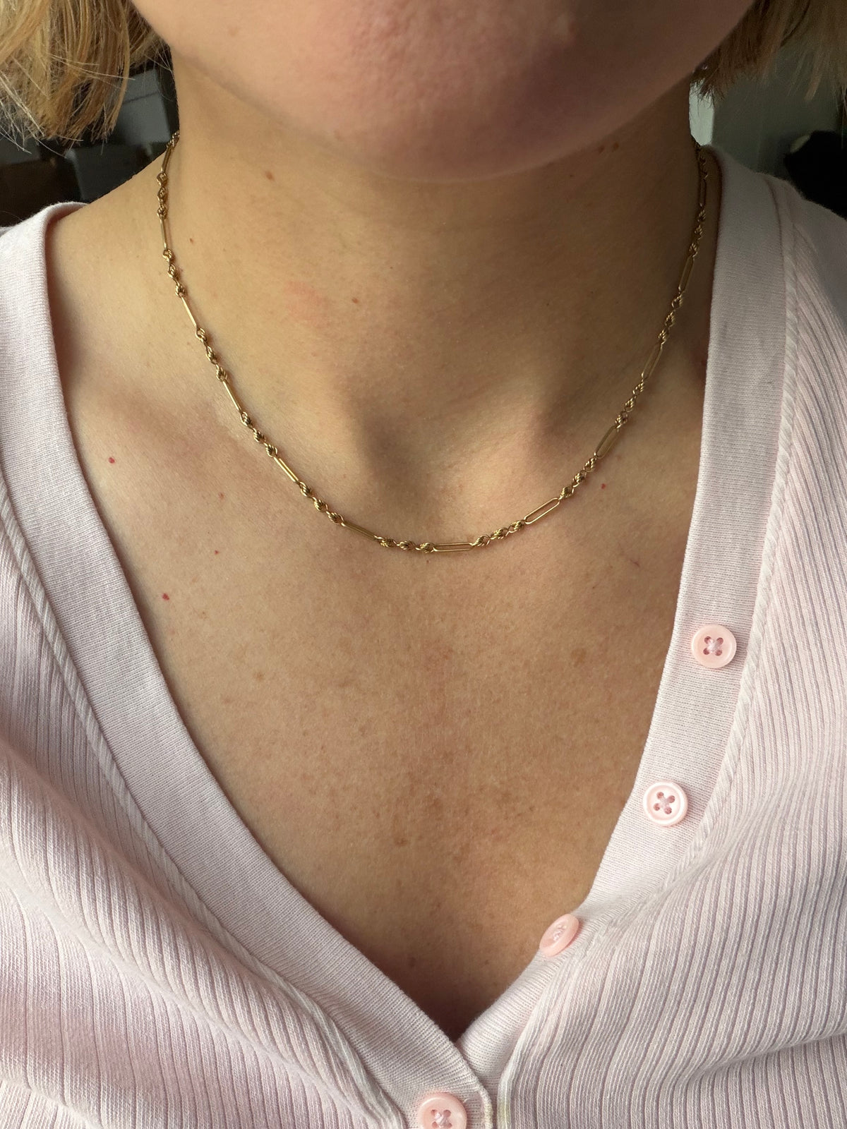17.5" knot and open bar link chain 18k gold