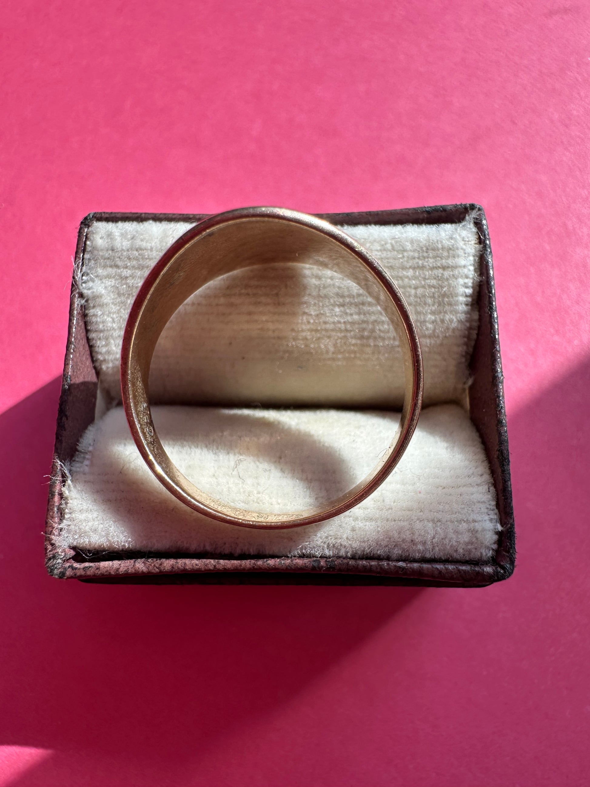 signet engraved T