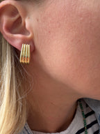 ribbed J hoop with omega backs