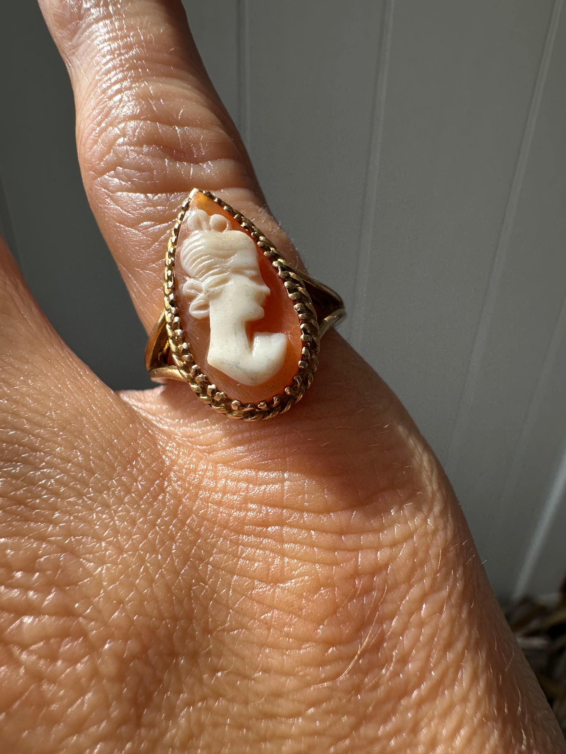 drop shape cameo ring