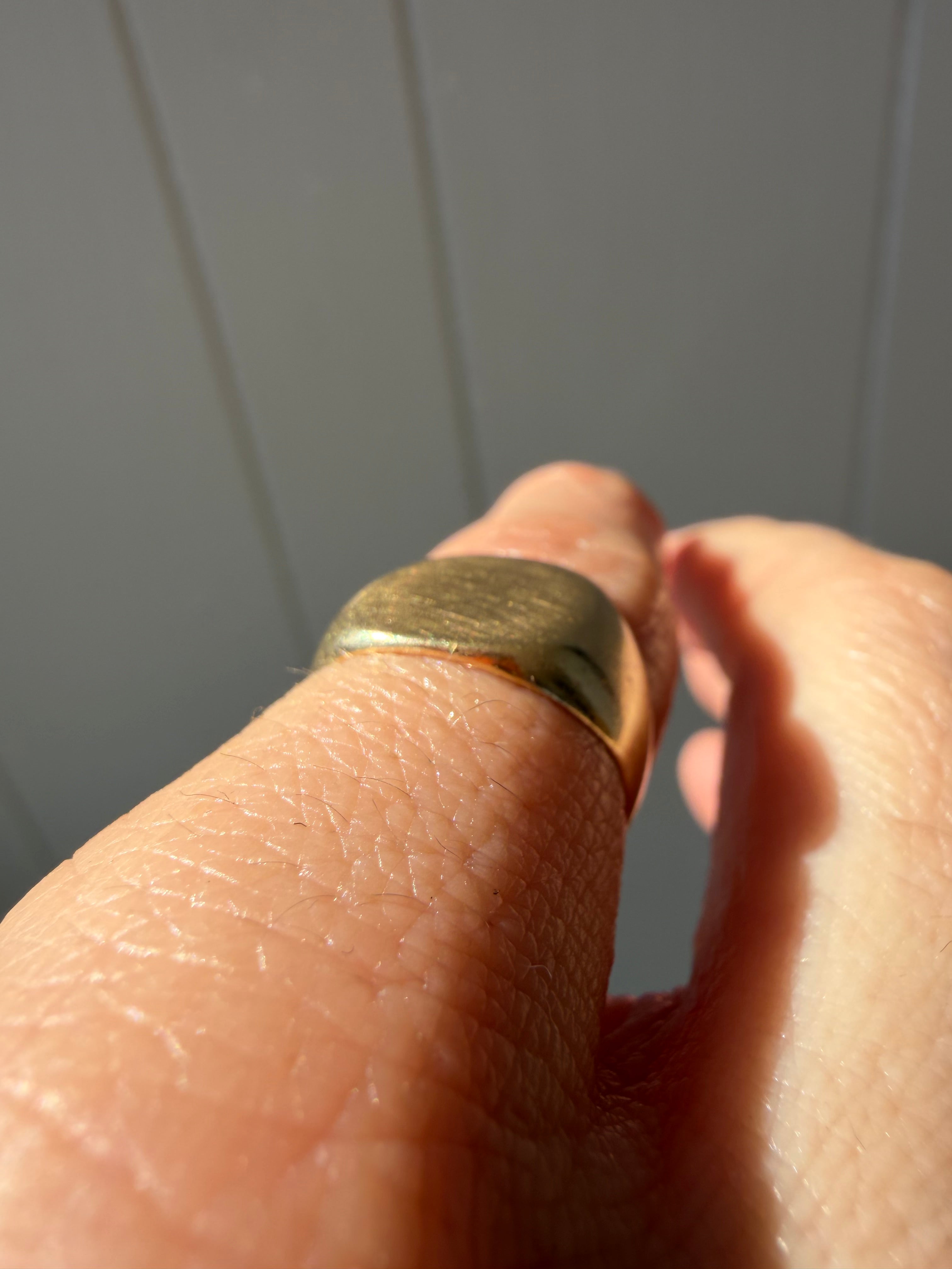 round blank slate signet