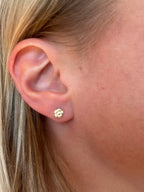 motif stud earrings