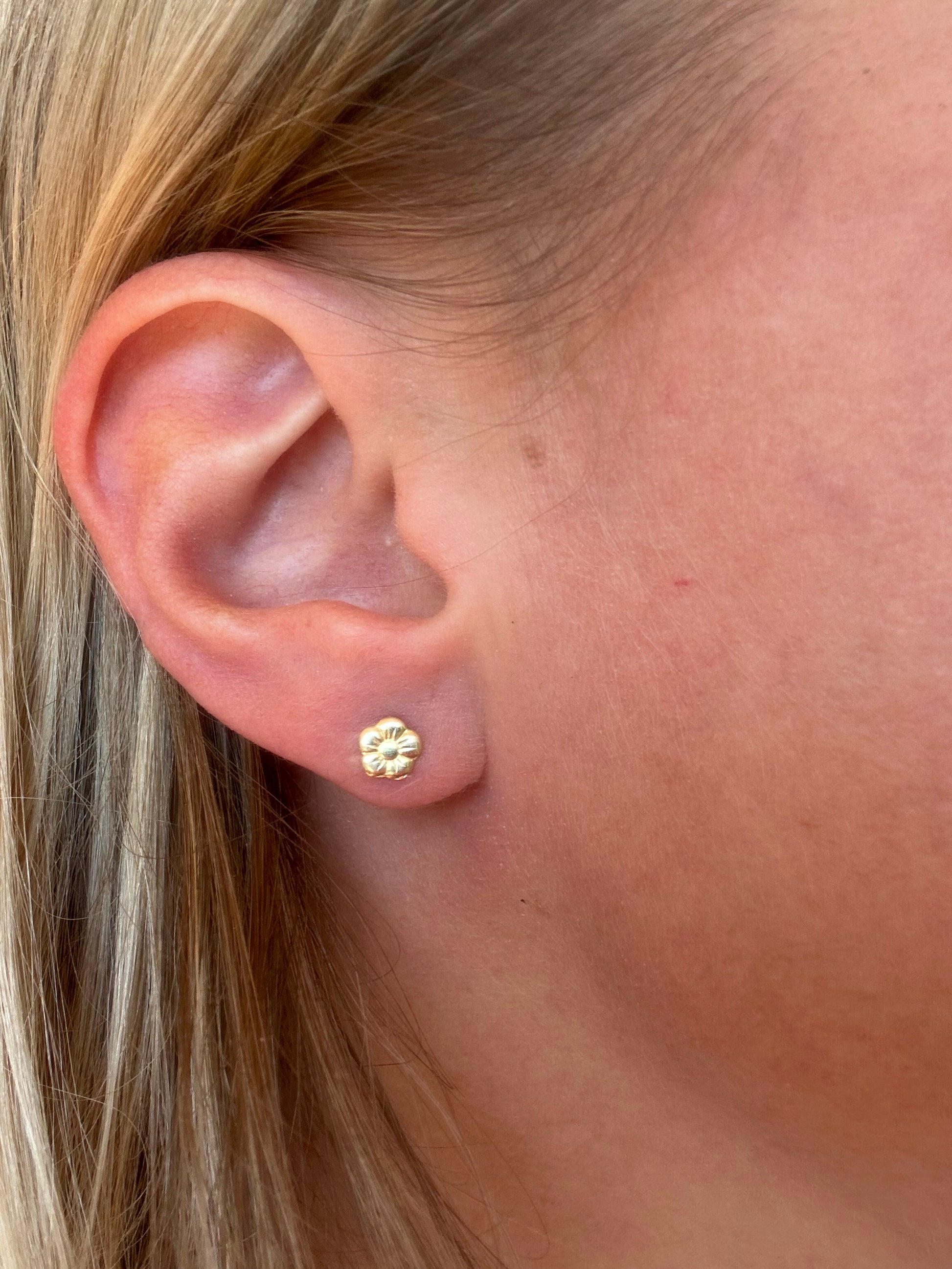 motif stud earrings