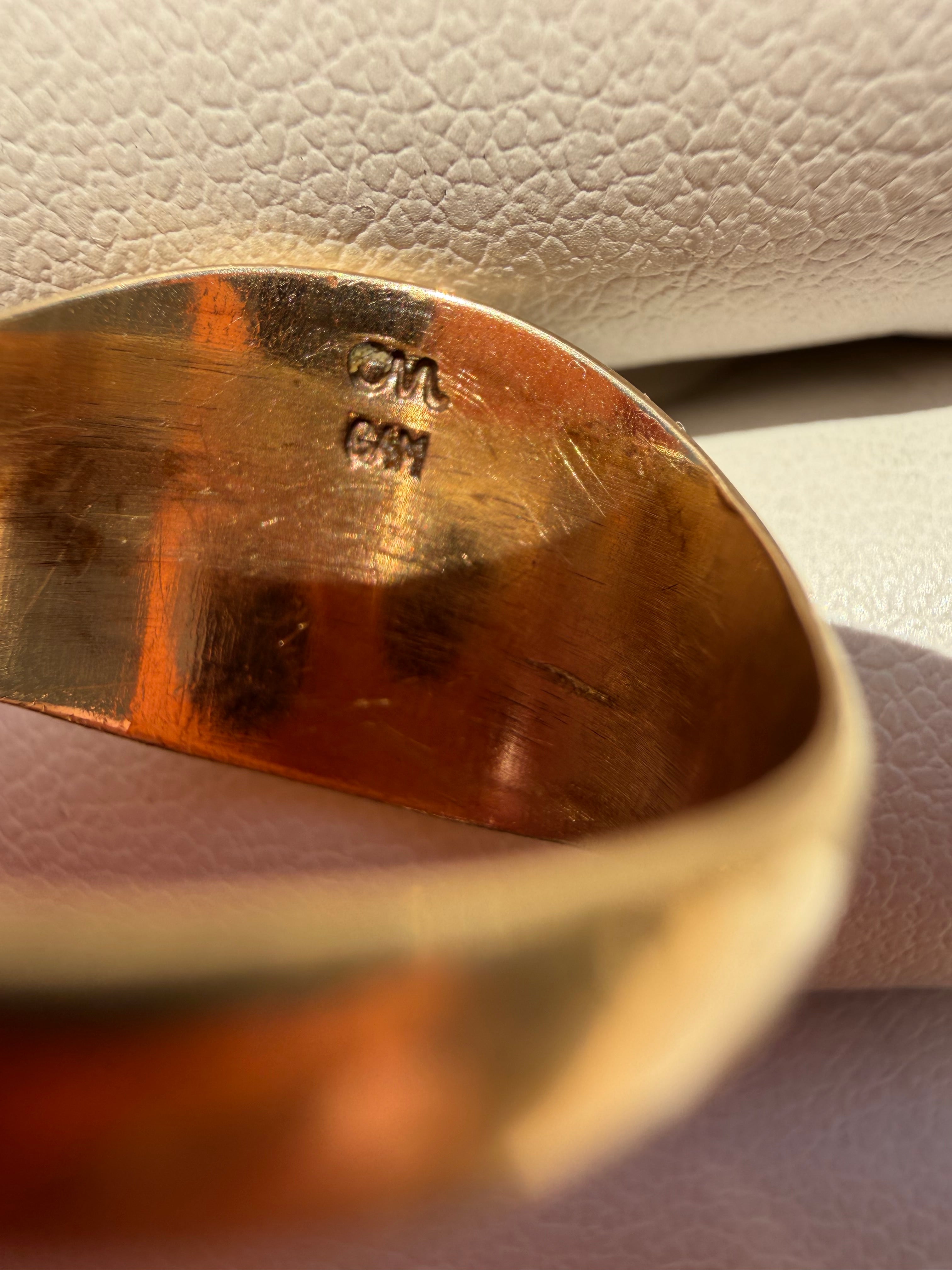 round blank slate signet