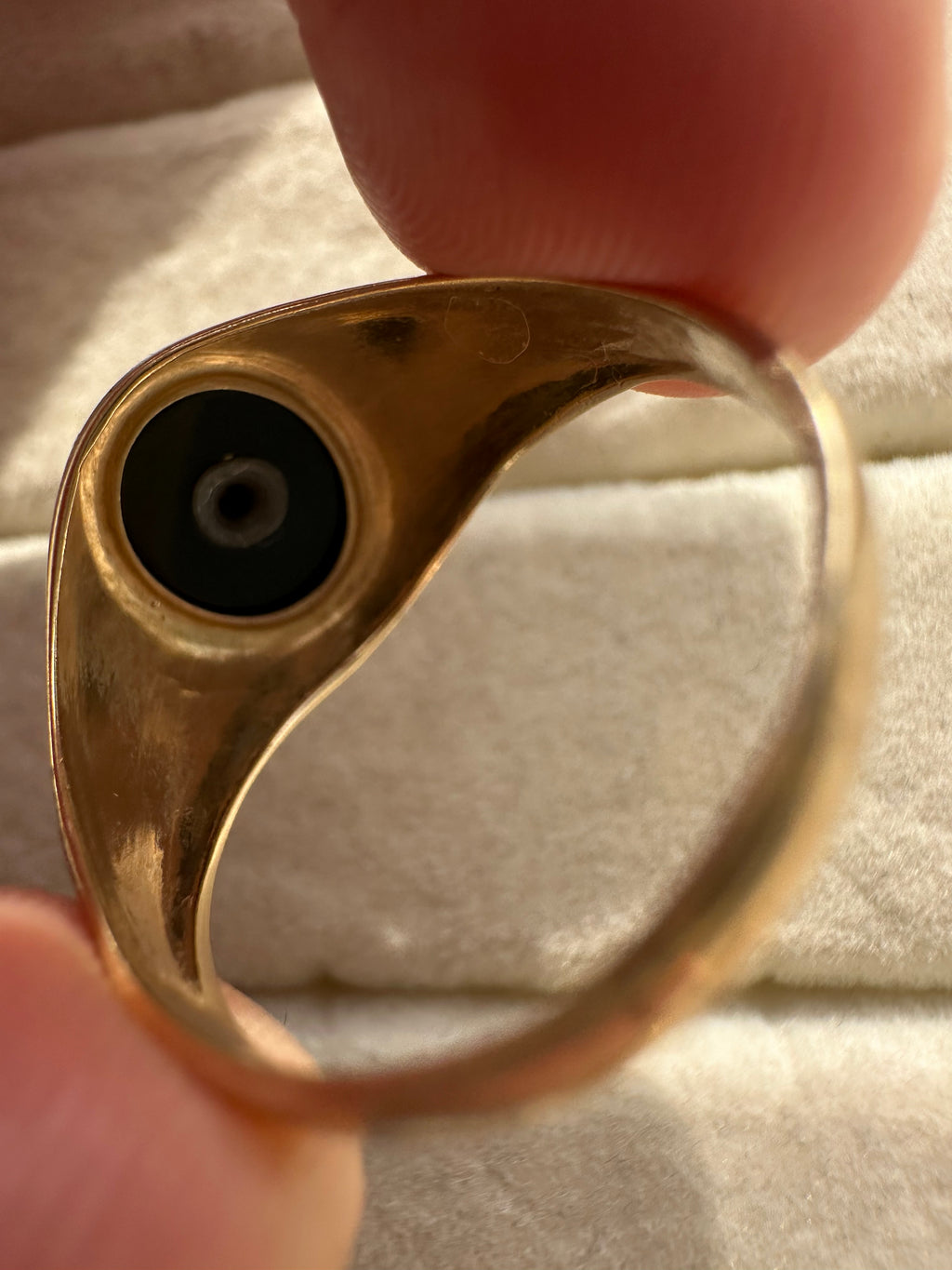 oval onyx and gold ring