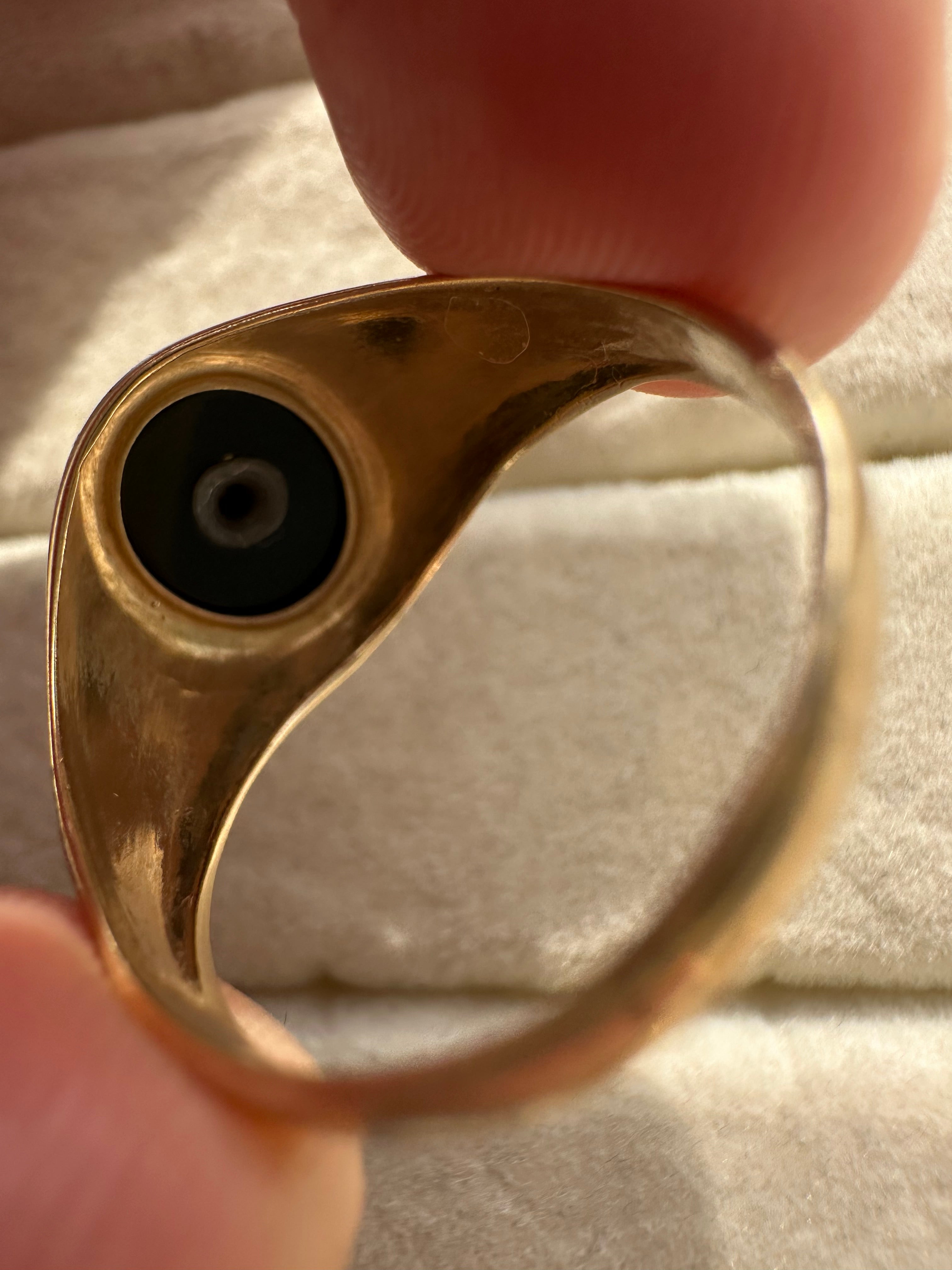 oval onyx and gold ring