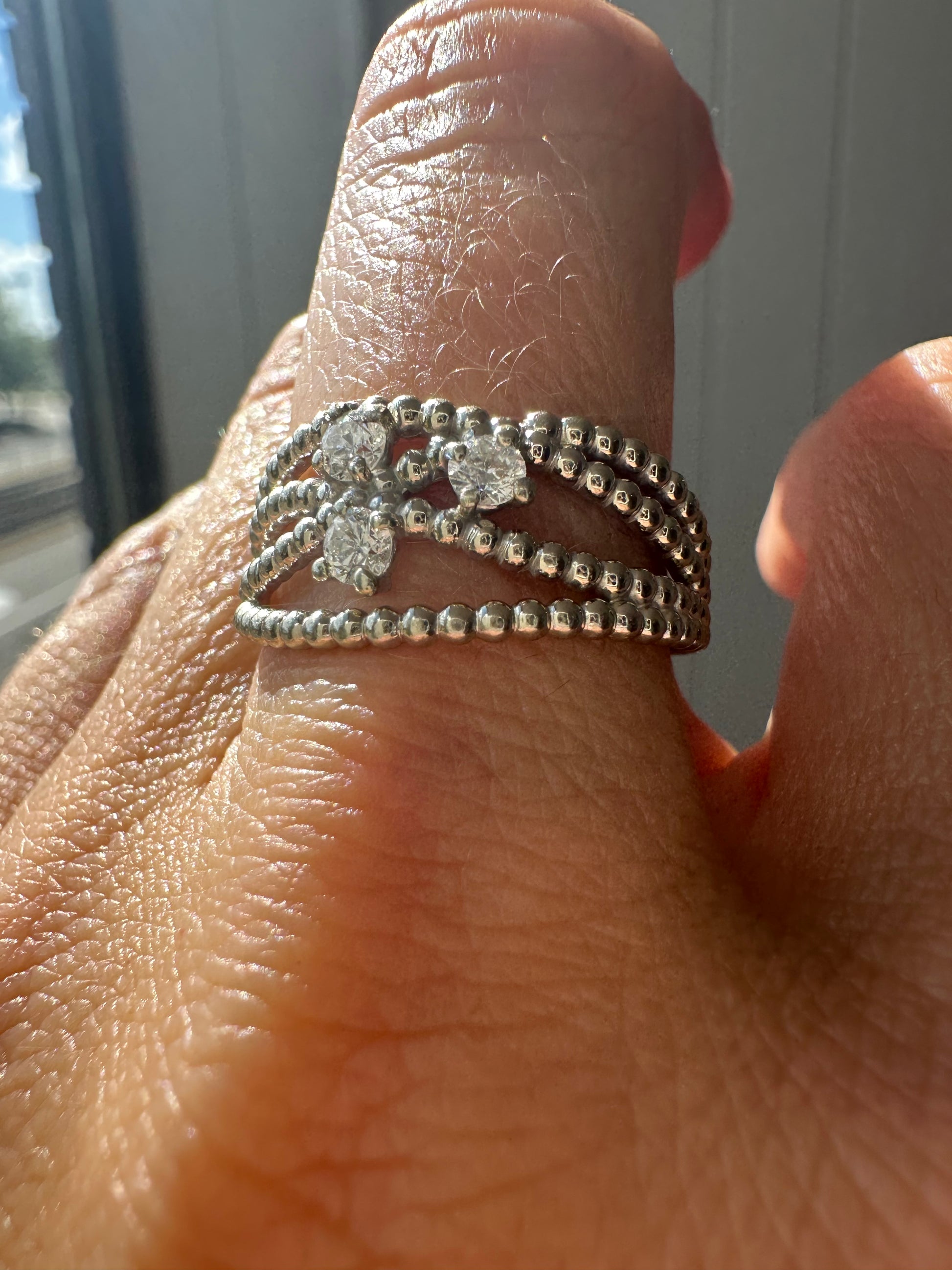 Bubble band with diamonds