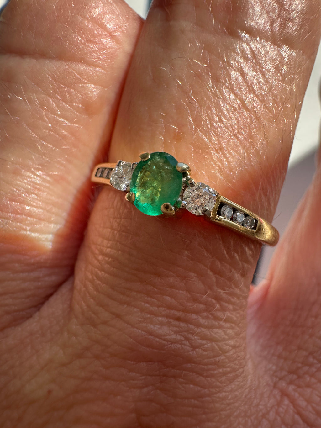 emerald and diamond ring
