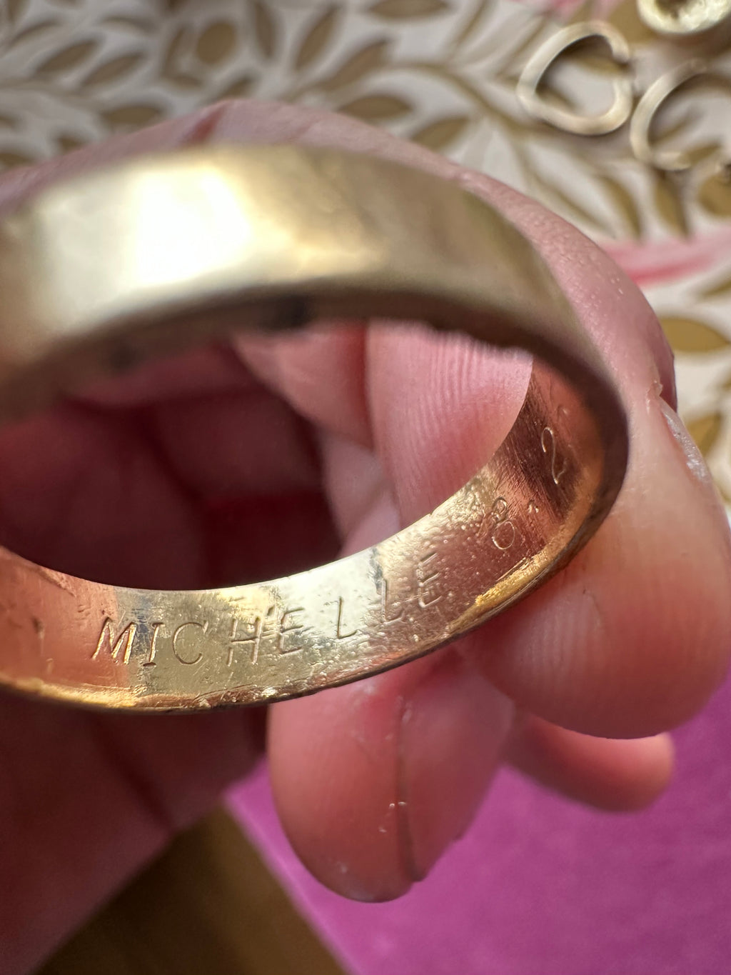 1974 pipecut gold band size 9 // 5.4mm