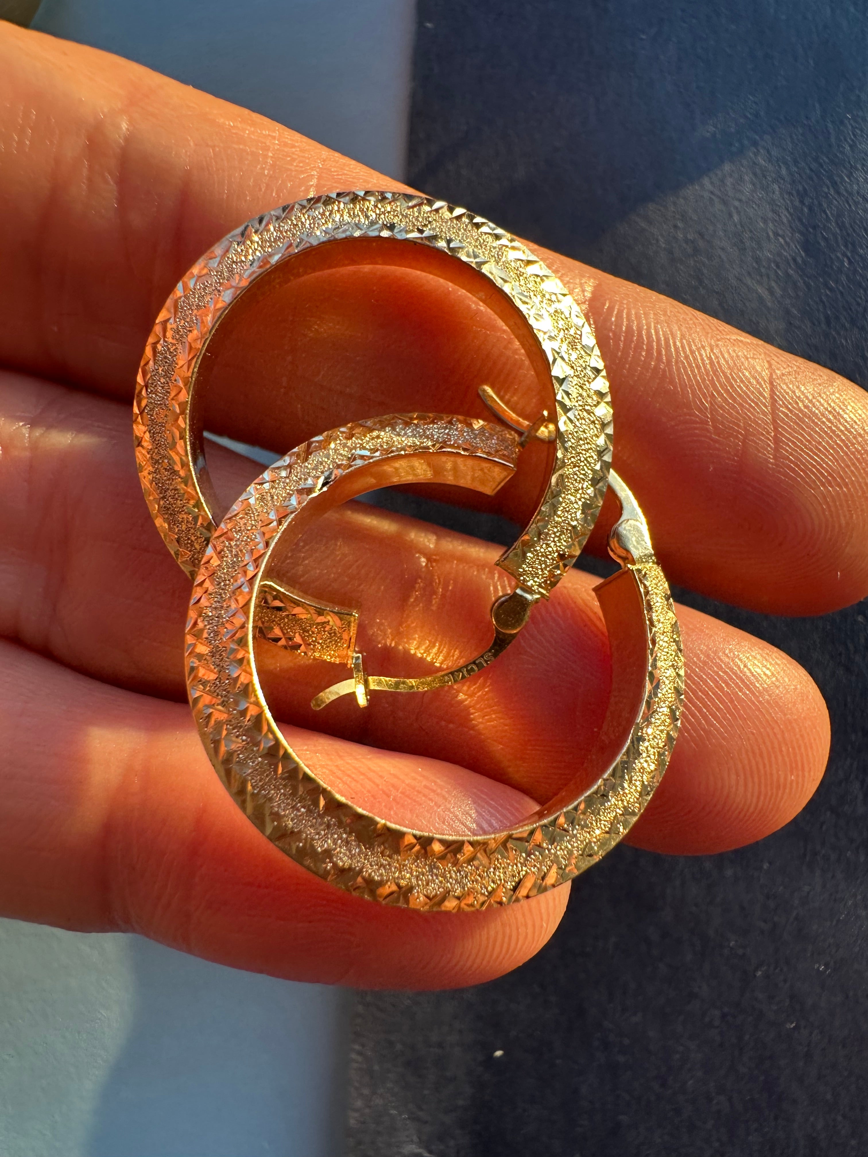 sparkly etched saucer hoops 1"