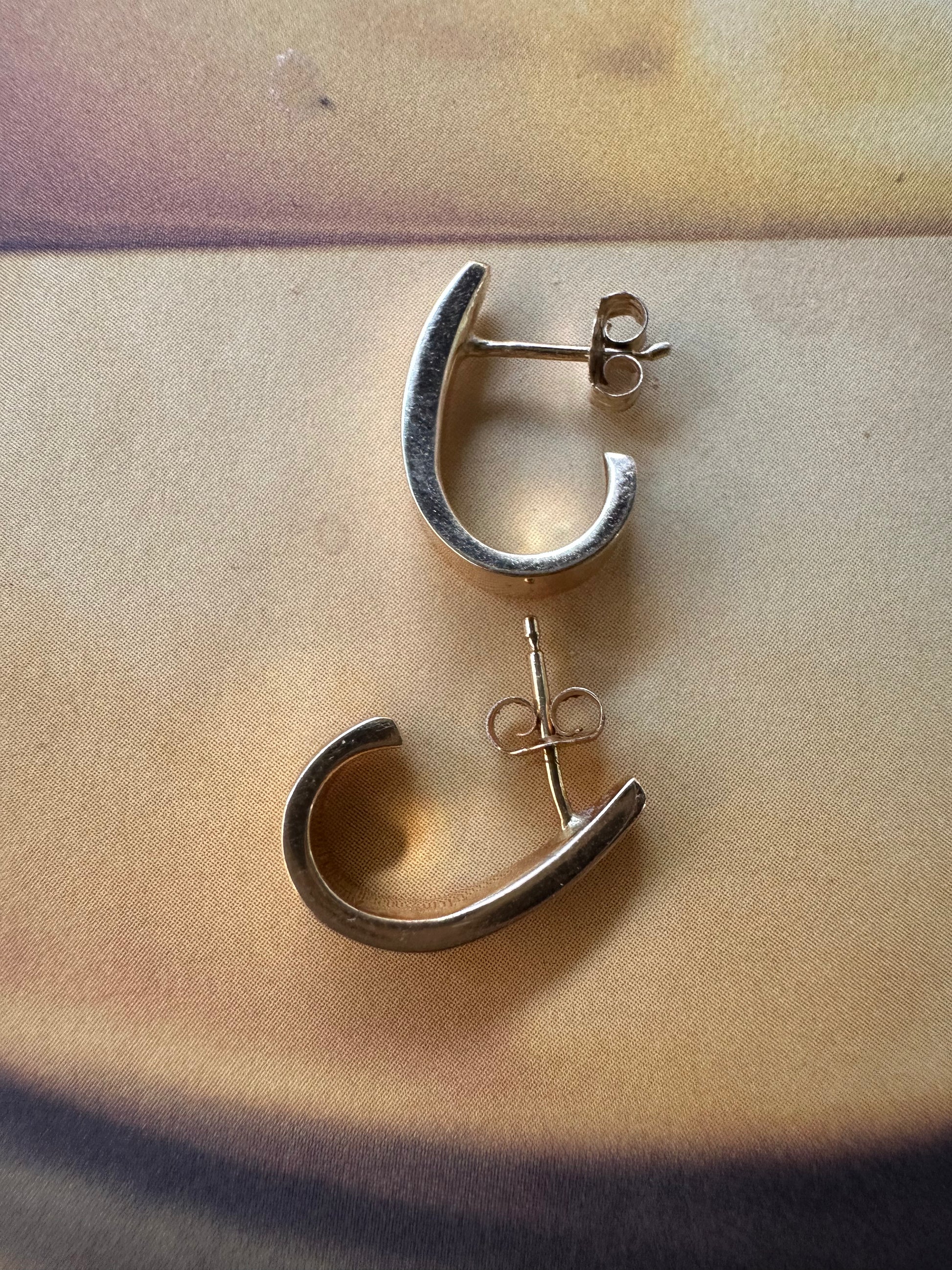 squared edge mini J hoop