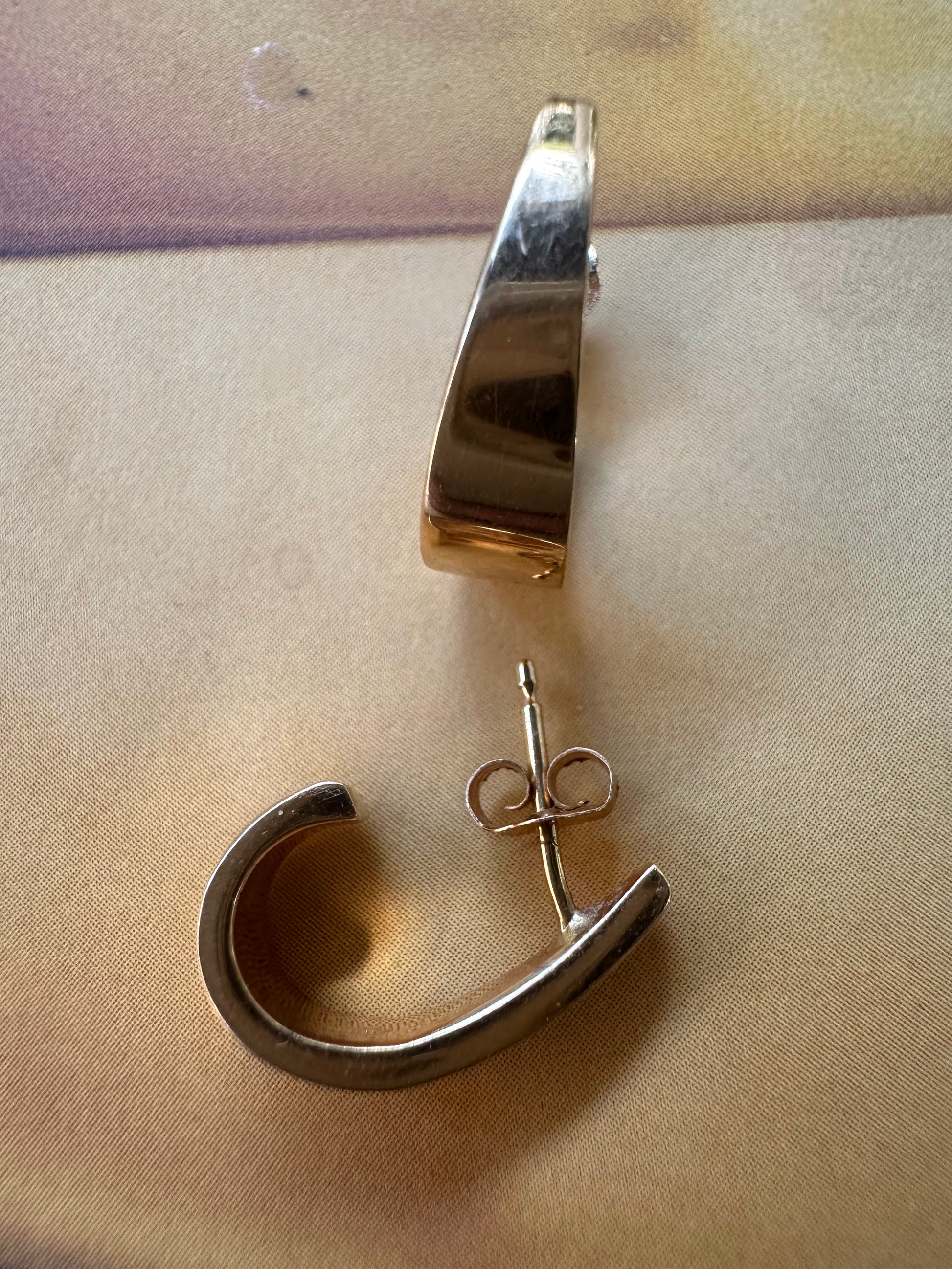 squared edge mini J hoop