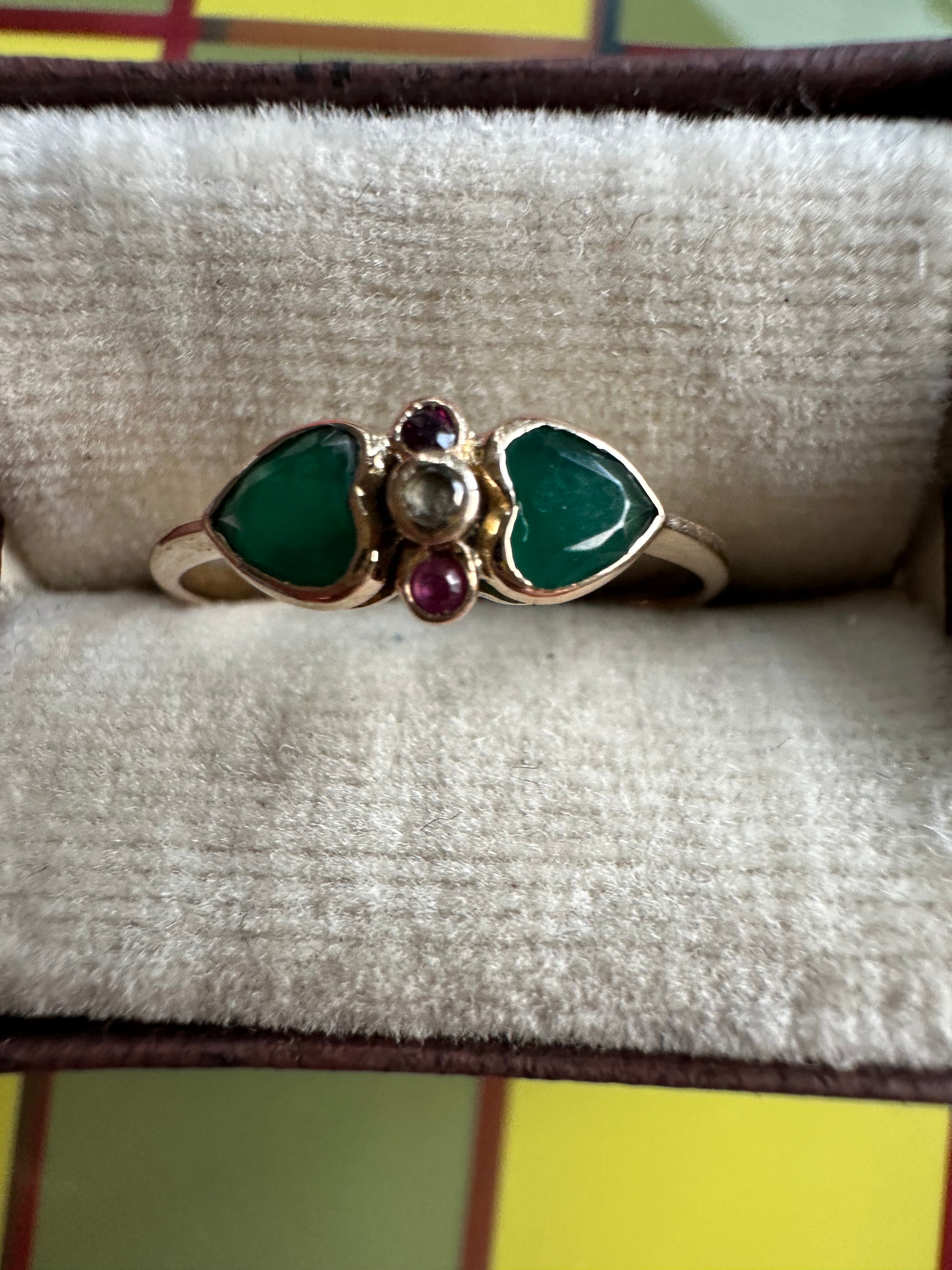emerald hearts ring
