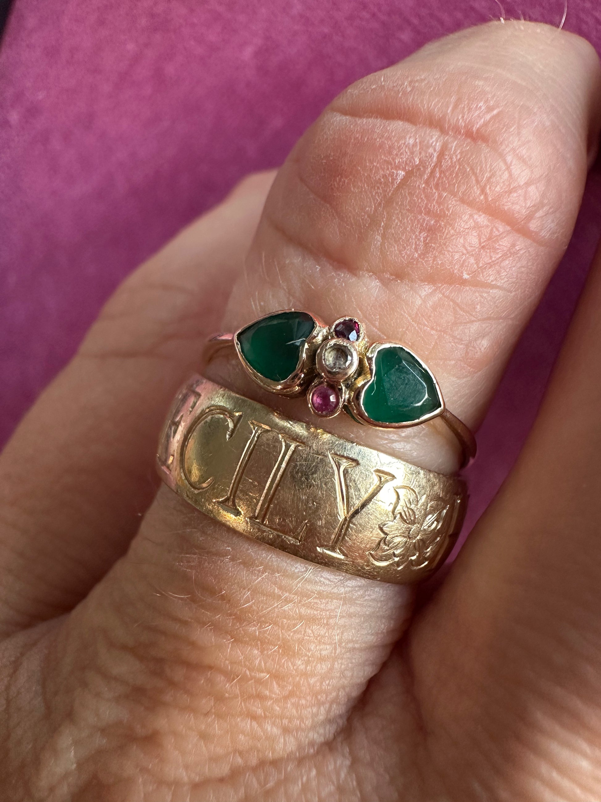emerald hearts ring