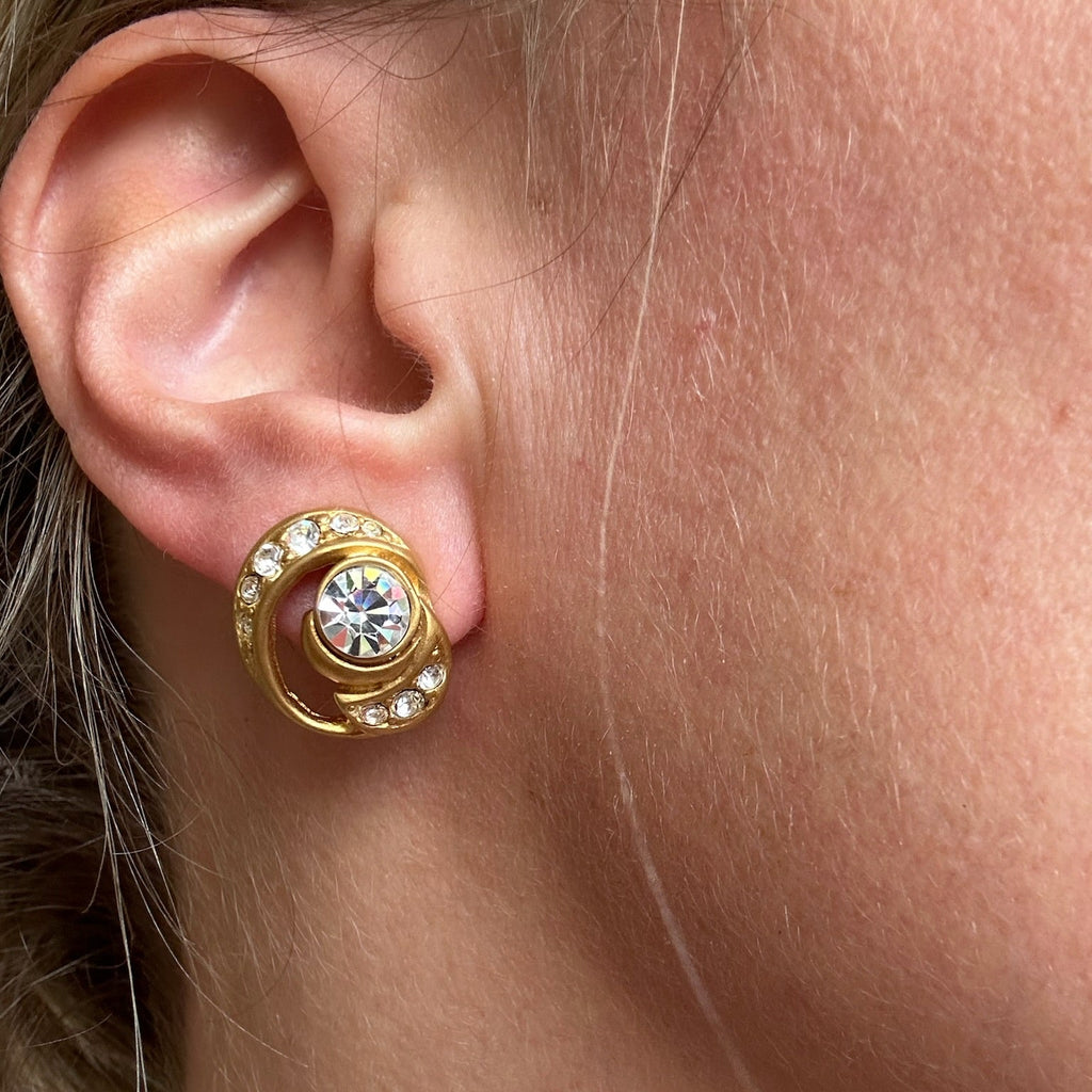 Beautiful vintage gold plated swirly crystal earrings
