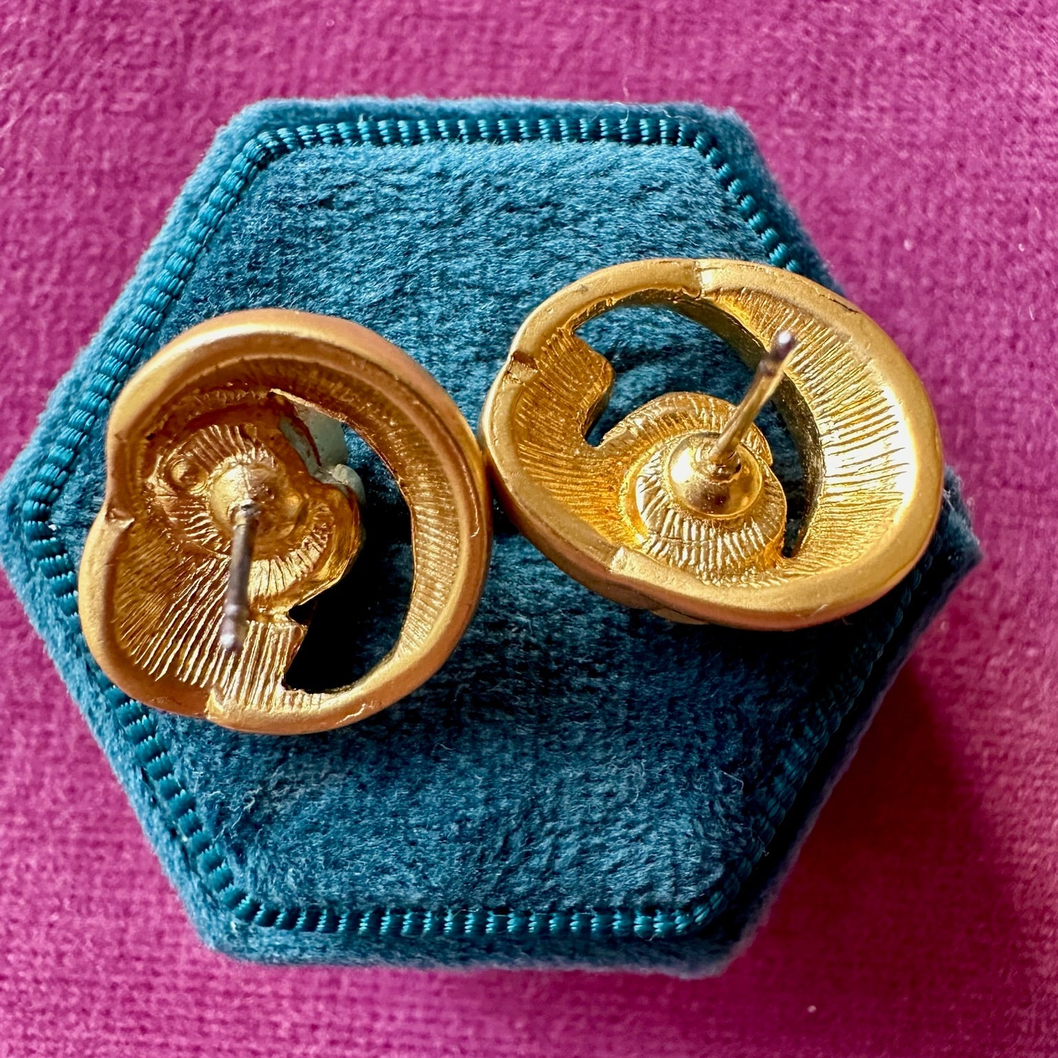 Beautiful vintage gold plated swirly crystal earrings
