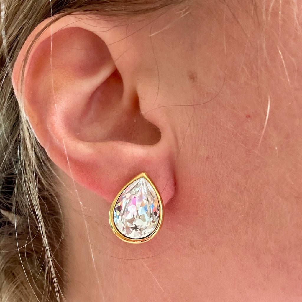 Fabulous vintage Trifari teardrop crystal earrings