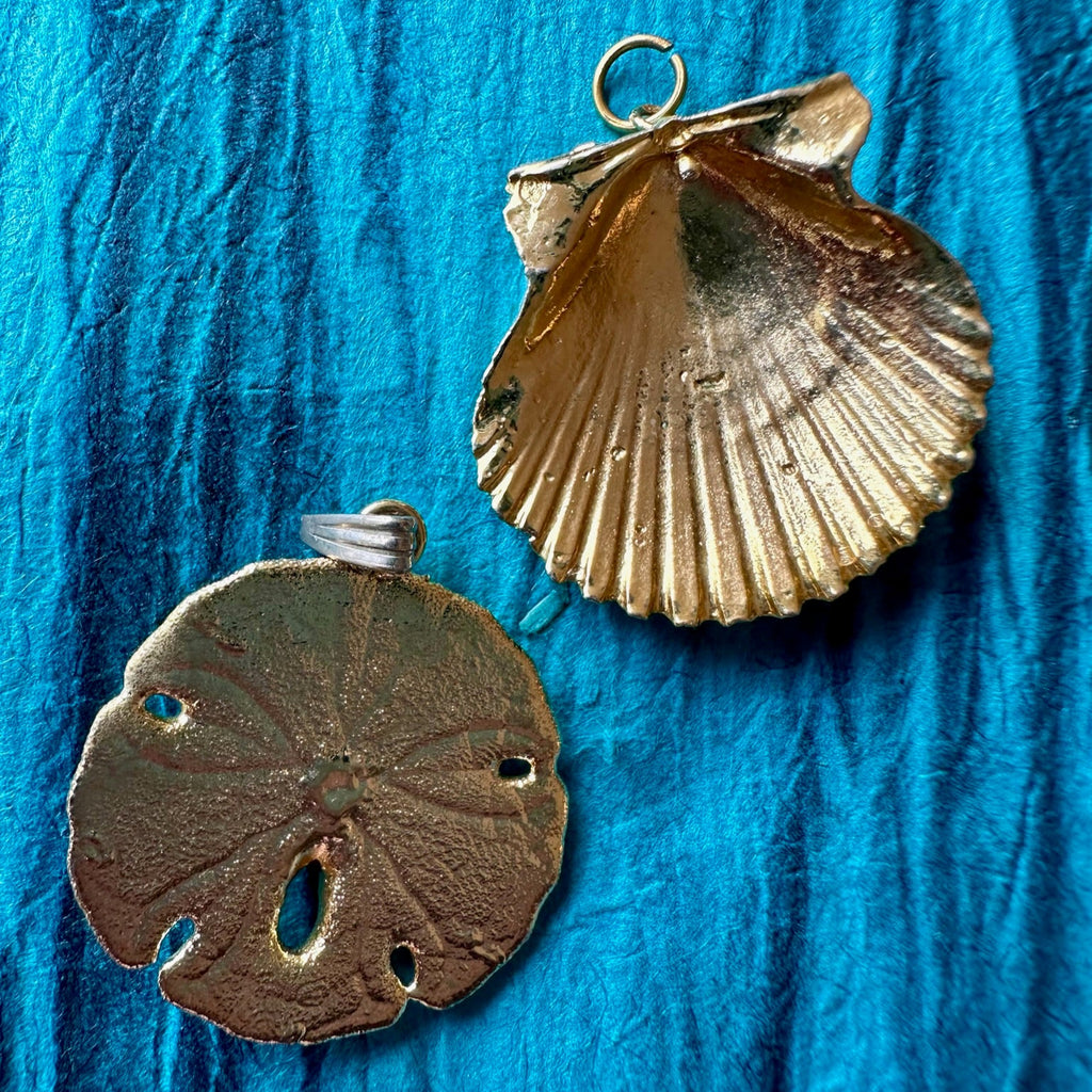 Vintage gold plated shell pendant