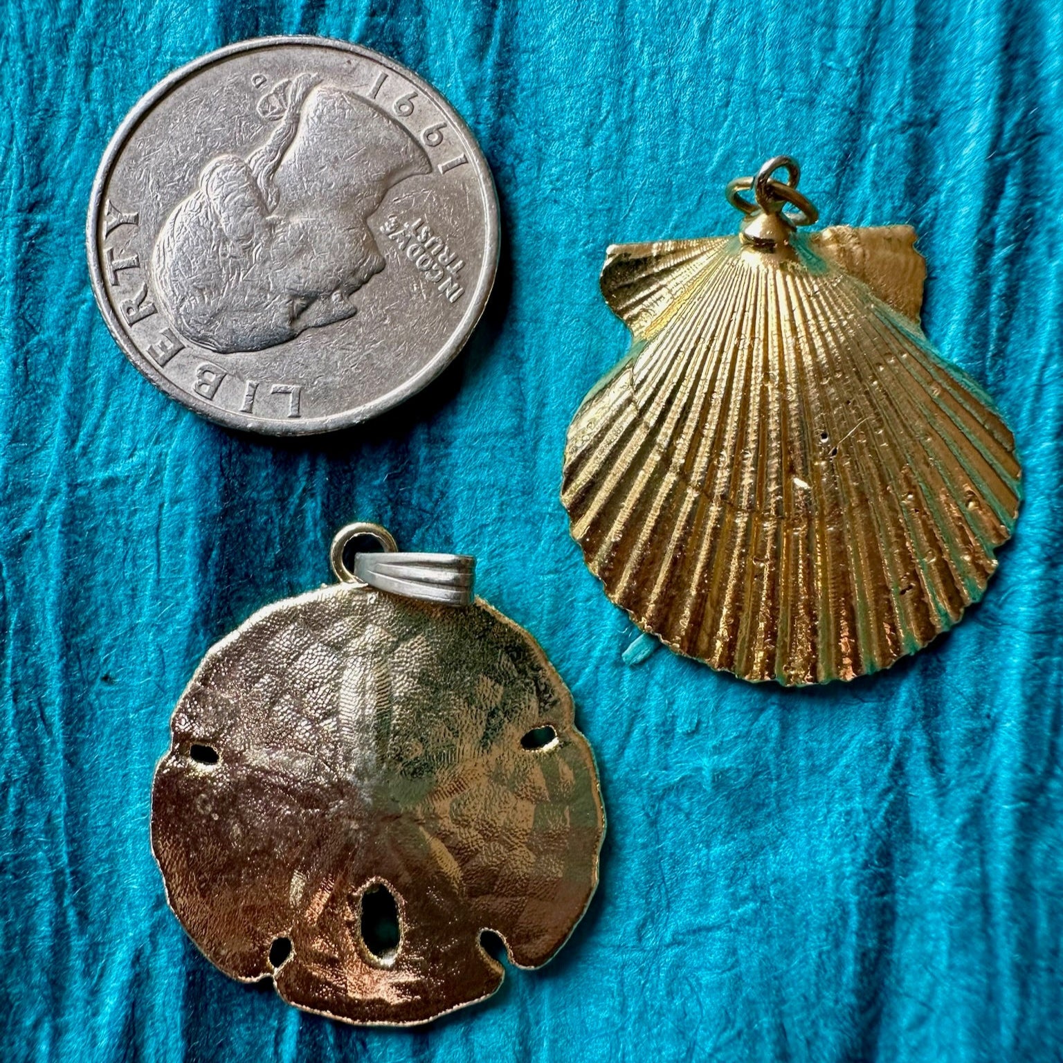 Vintage gold plated sand dollar pendant