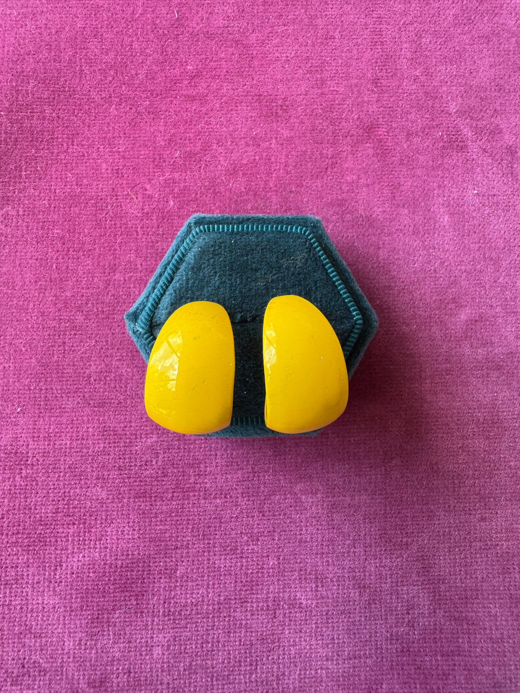 Fun vintage enamel hoop earrings