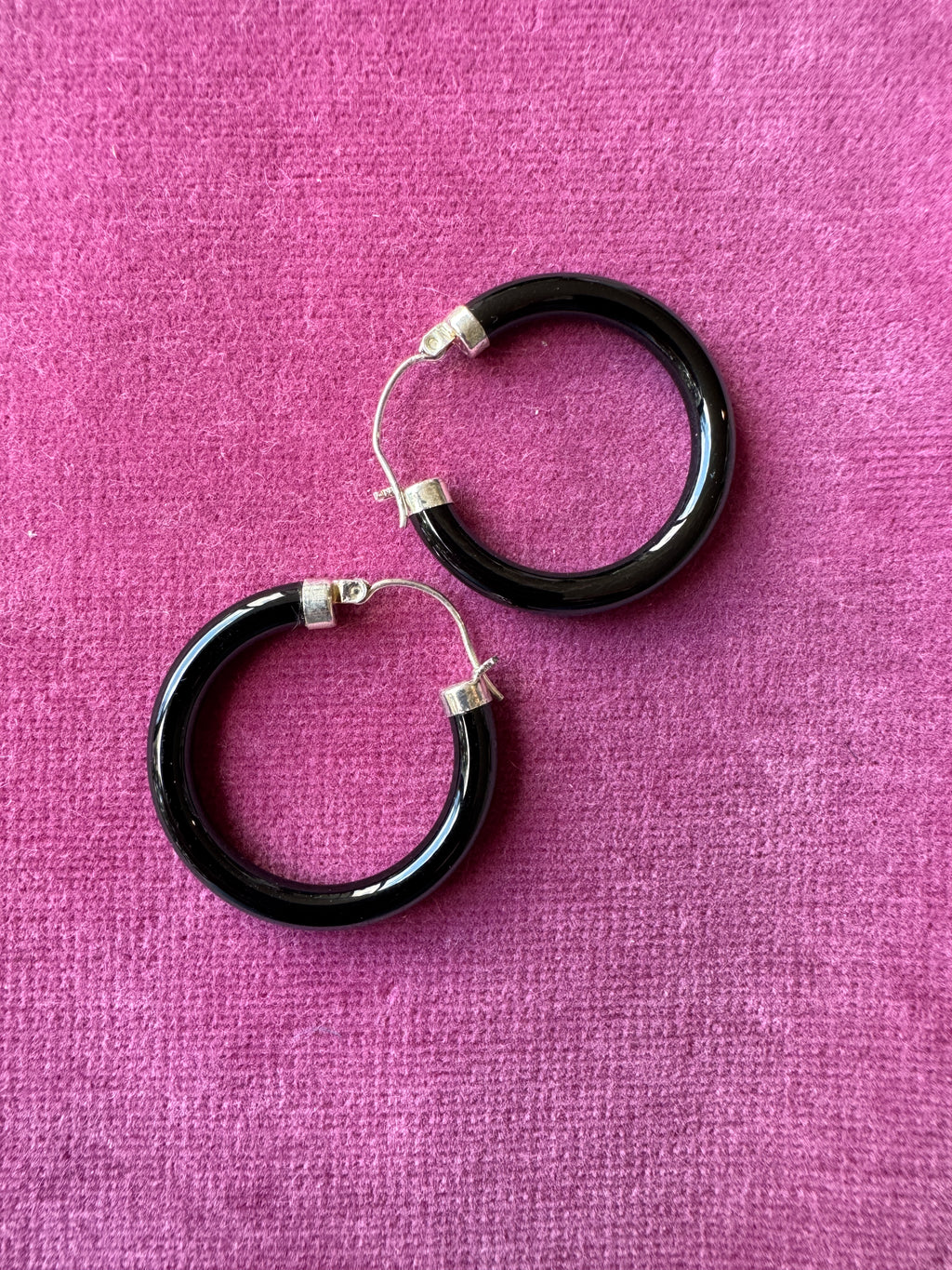 Fun vintage enamel hoop earrings