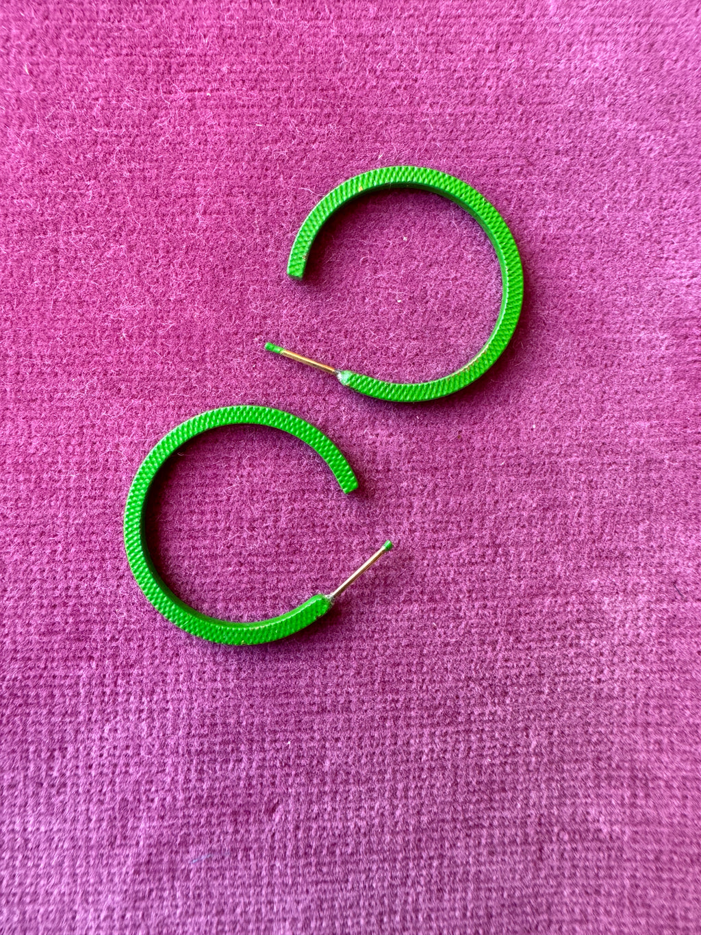 Fun vintage enamel hoop earrings