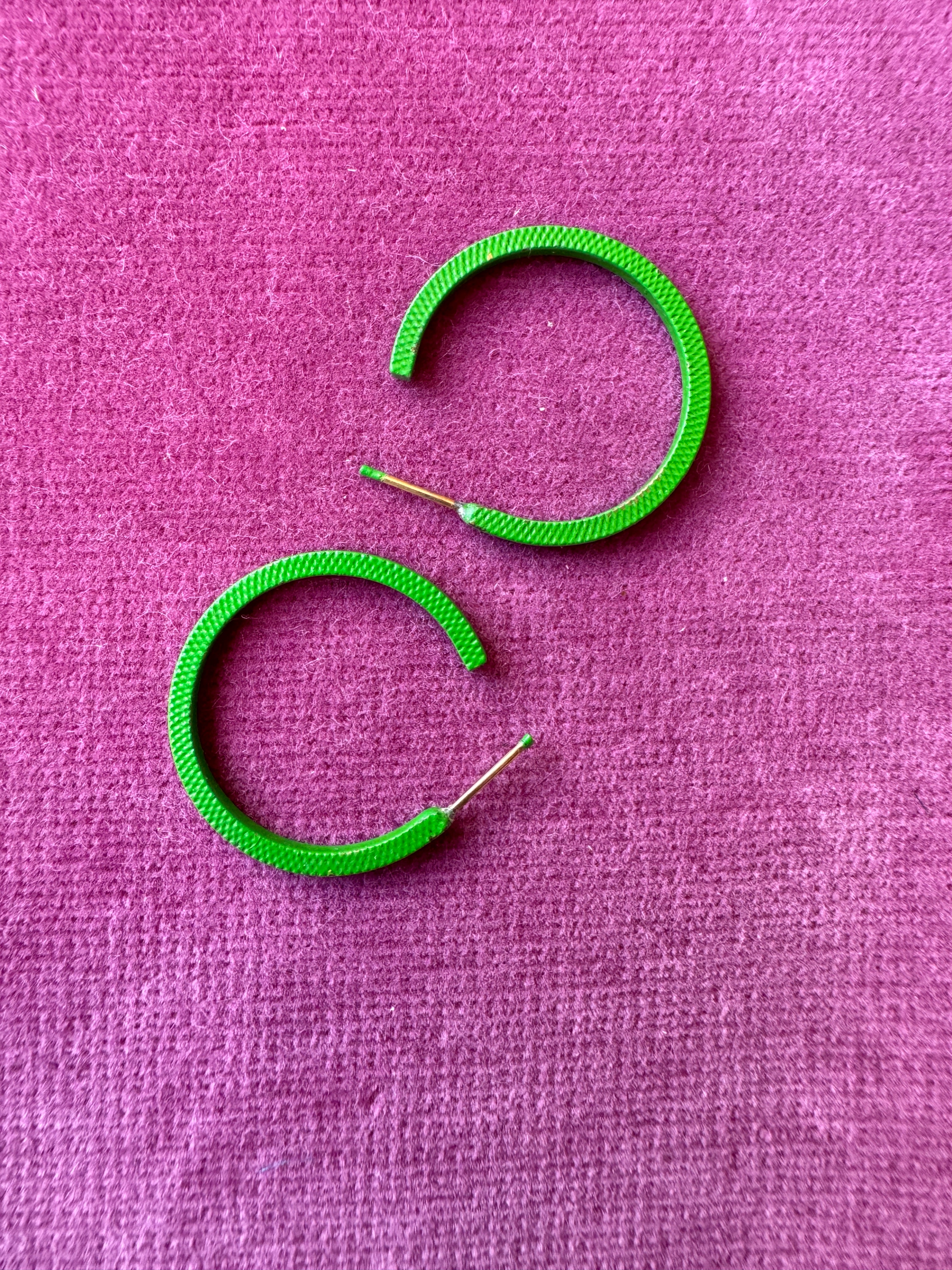 Fun vintage enamel hoop earrings