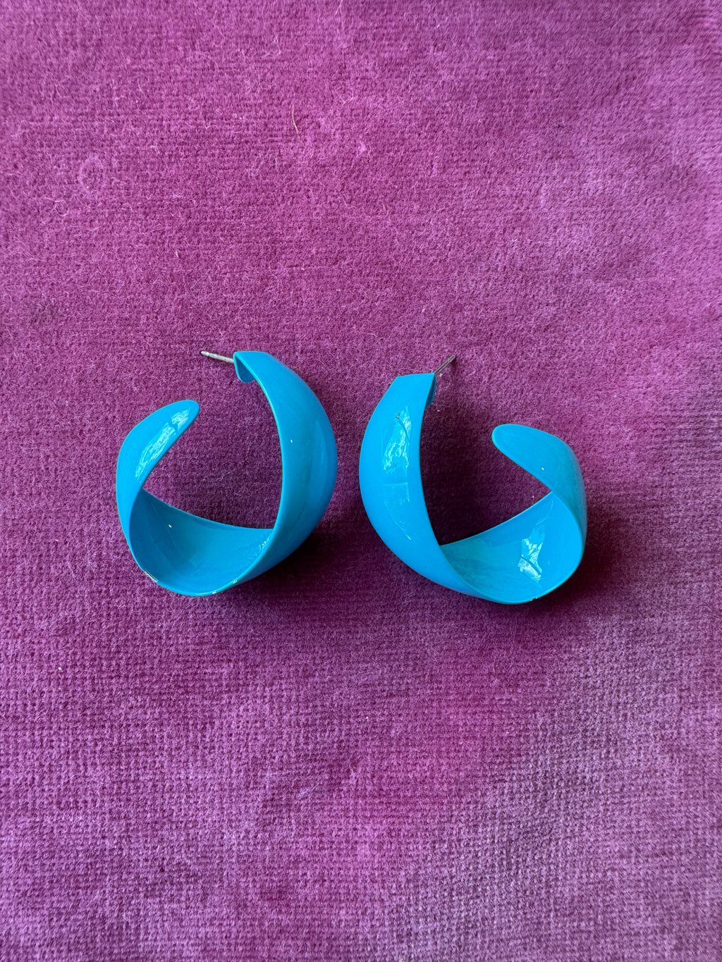 Fun vintage enamel hoop earrings