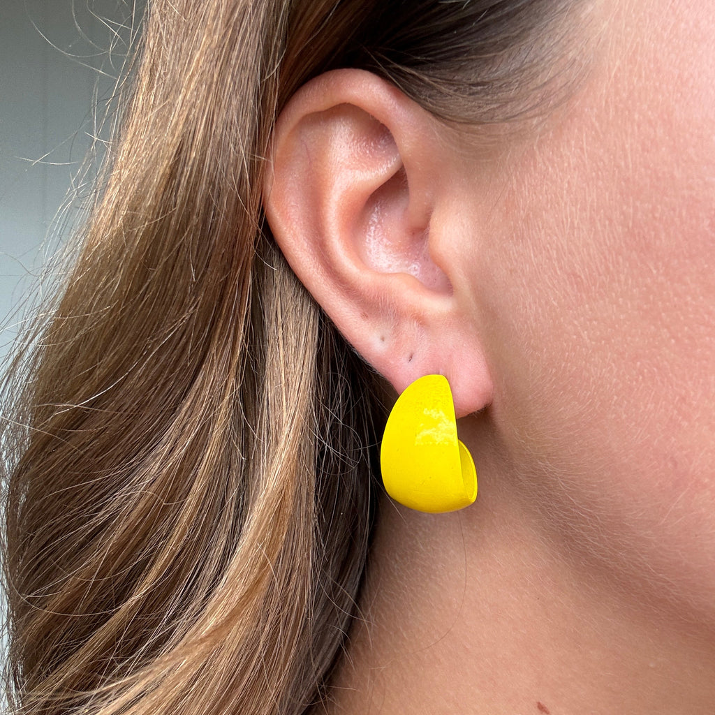 Fun vintage enamel hoop earrings