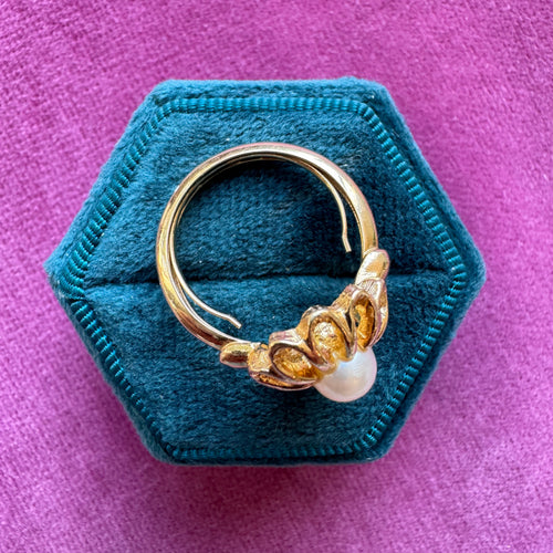 Beautiful vintage gold plated pearl flower ring