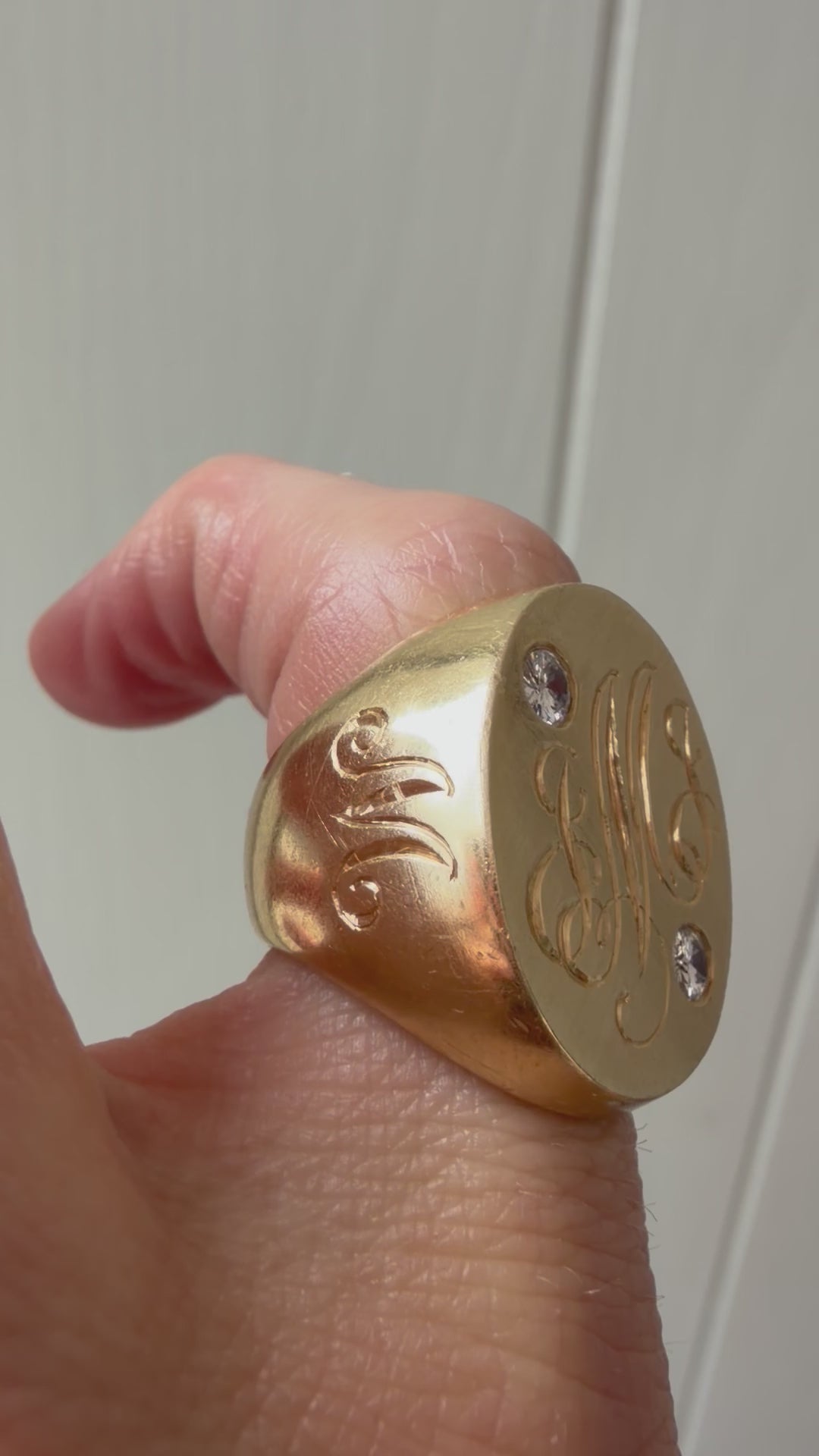 MAJOR monogrammed signet ring